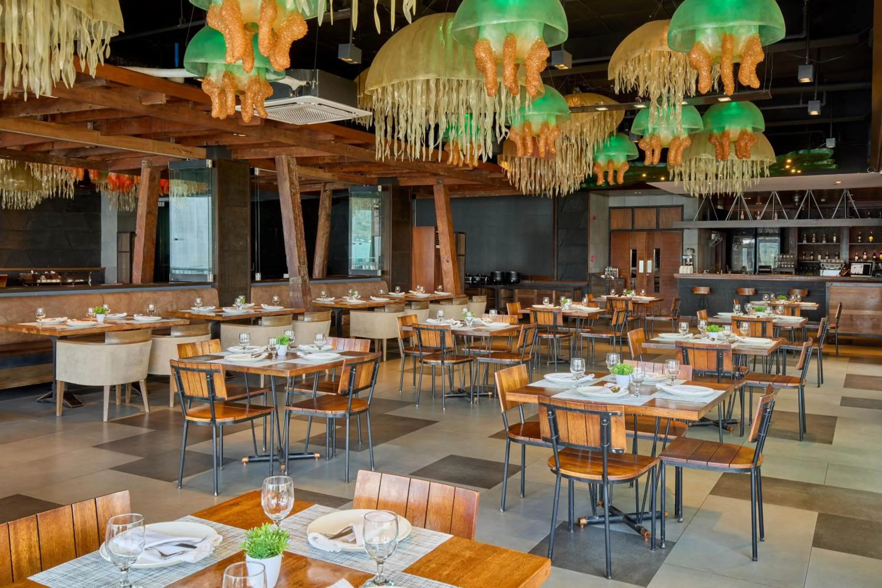 Restaurant/places to eat in Two Seasons Coron Bayside Hotel