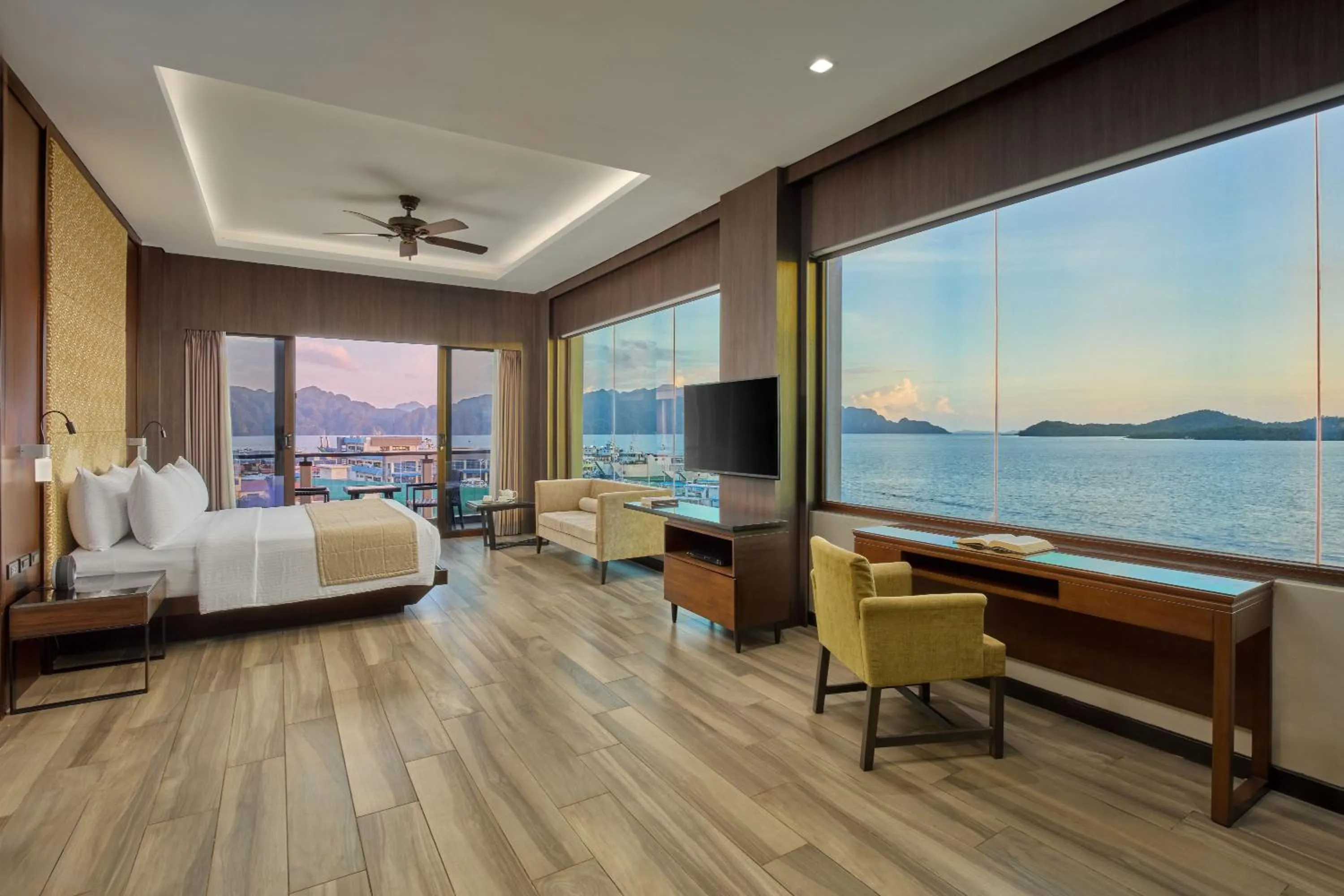 Bed in Two Seasons Coron Bayside Hotel