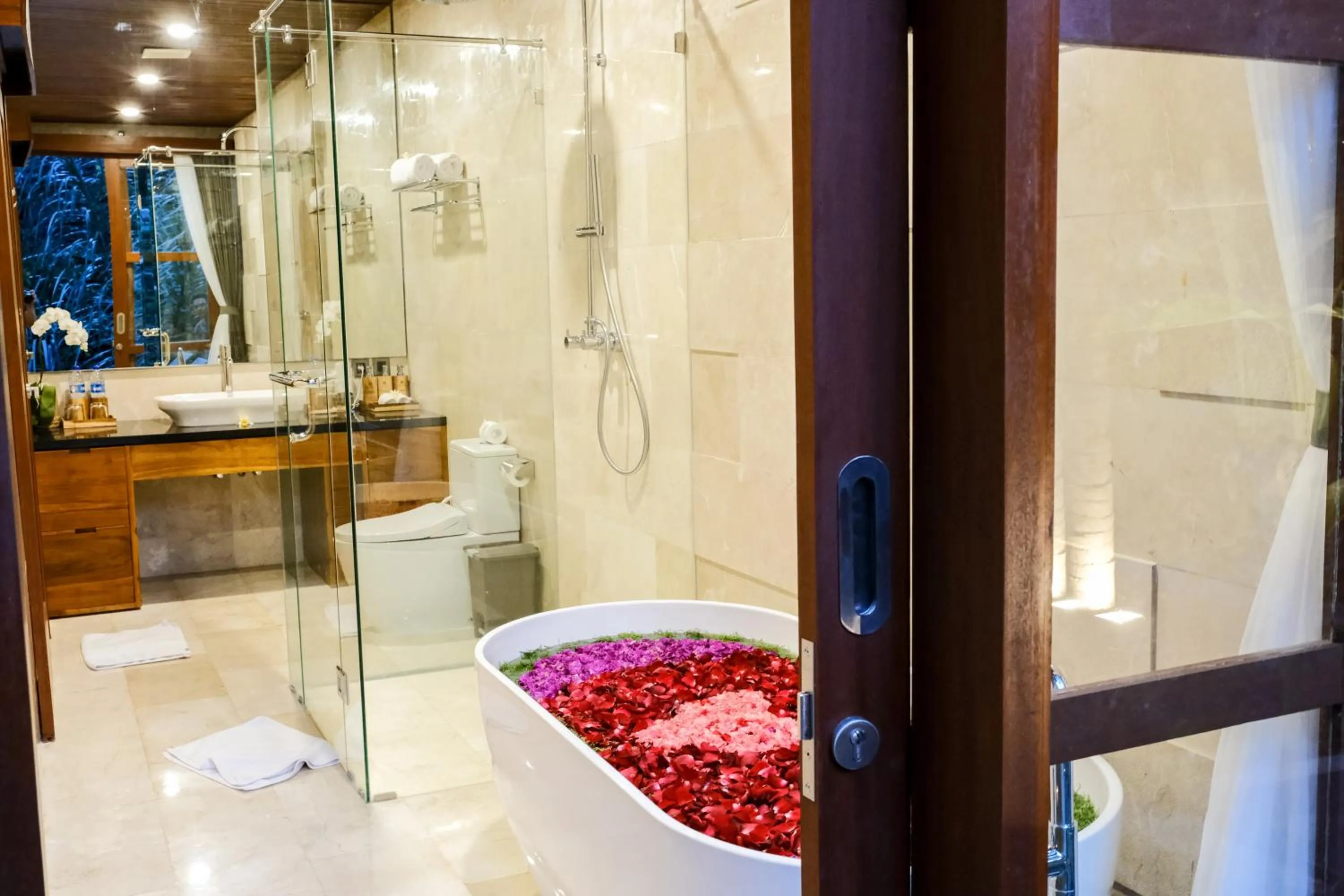 Shower in Tirta Arum