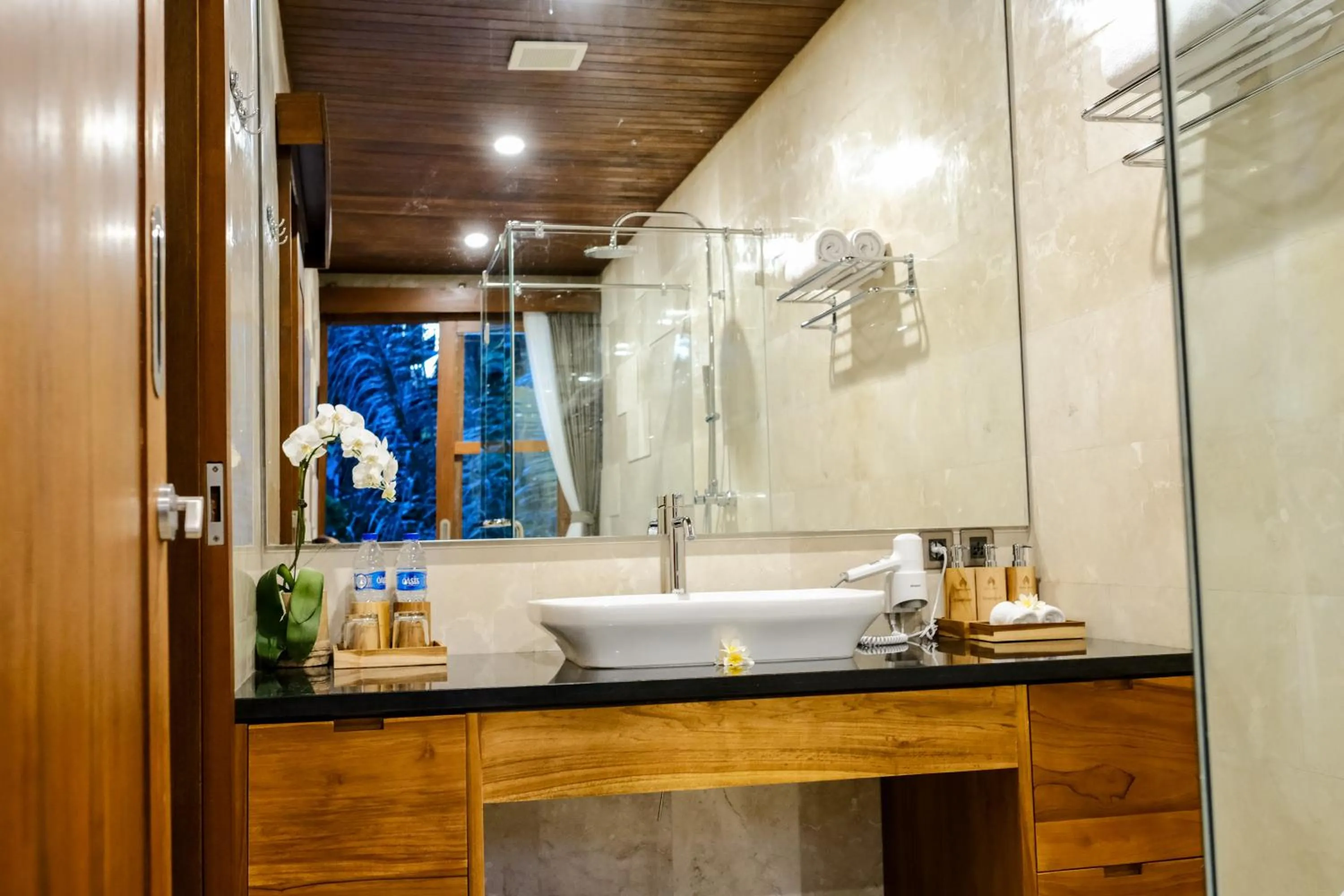 Shower in Tirta Arum