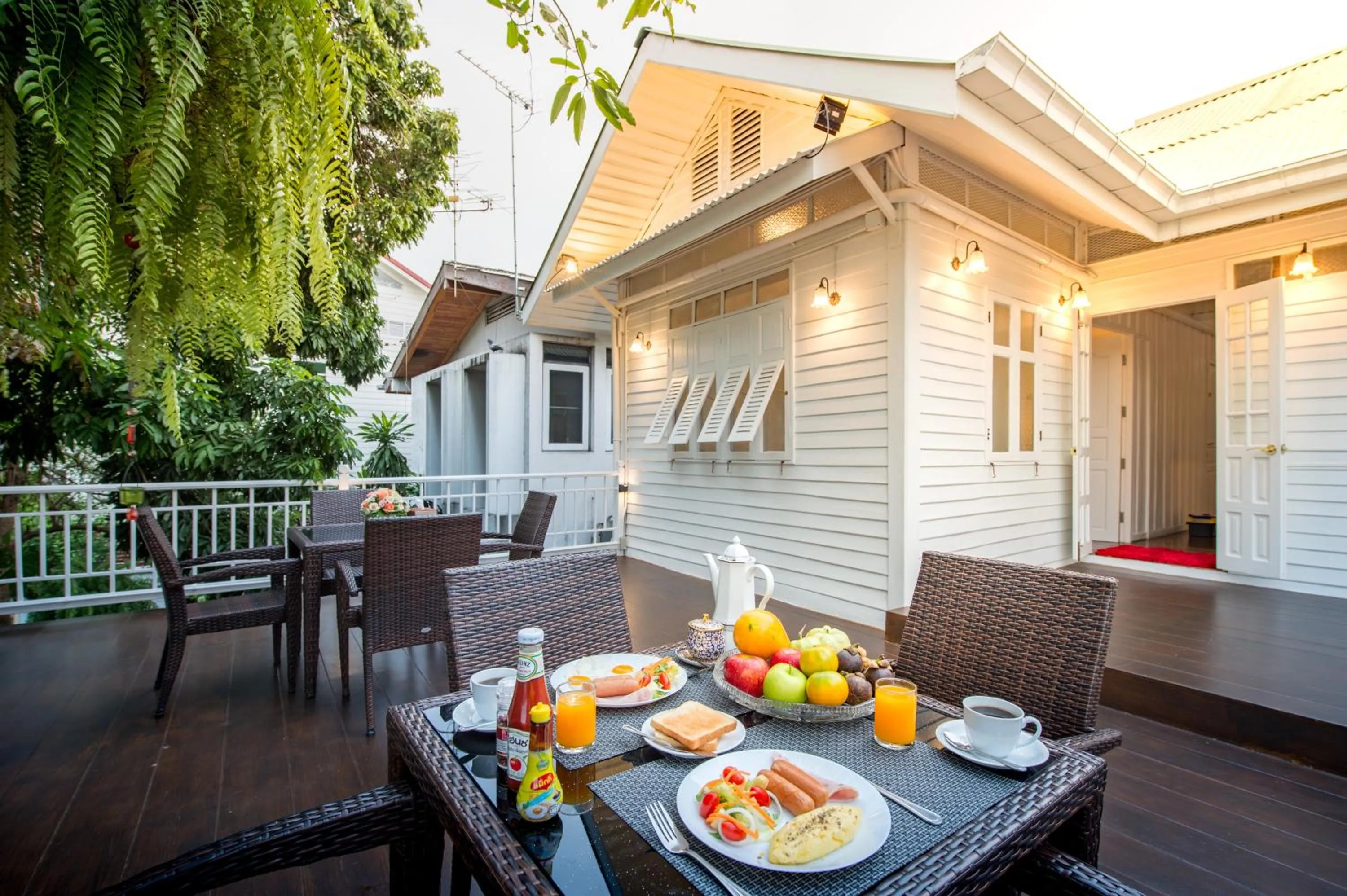 Restaurant/places to eat in Baankachitpan Bangkok Hotel