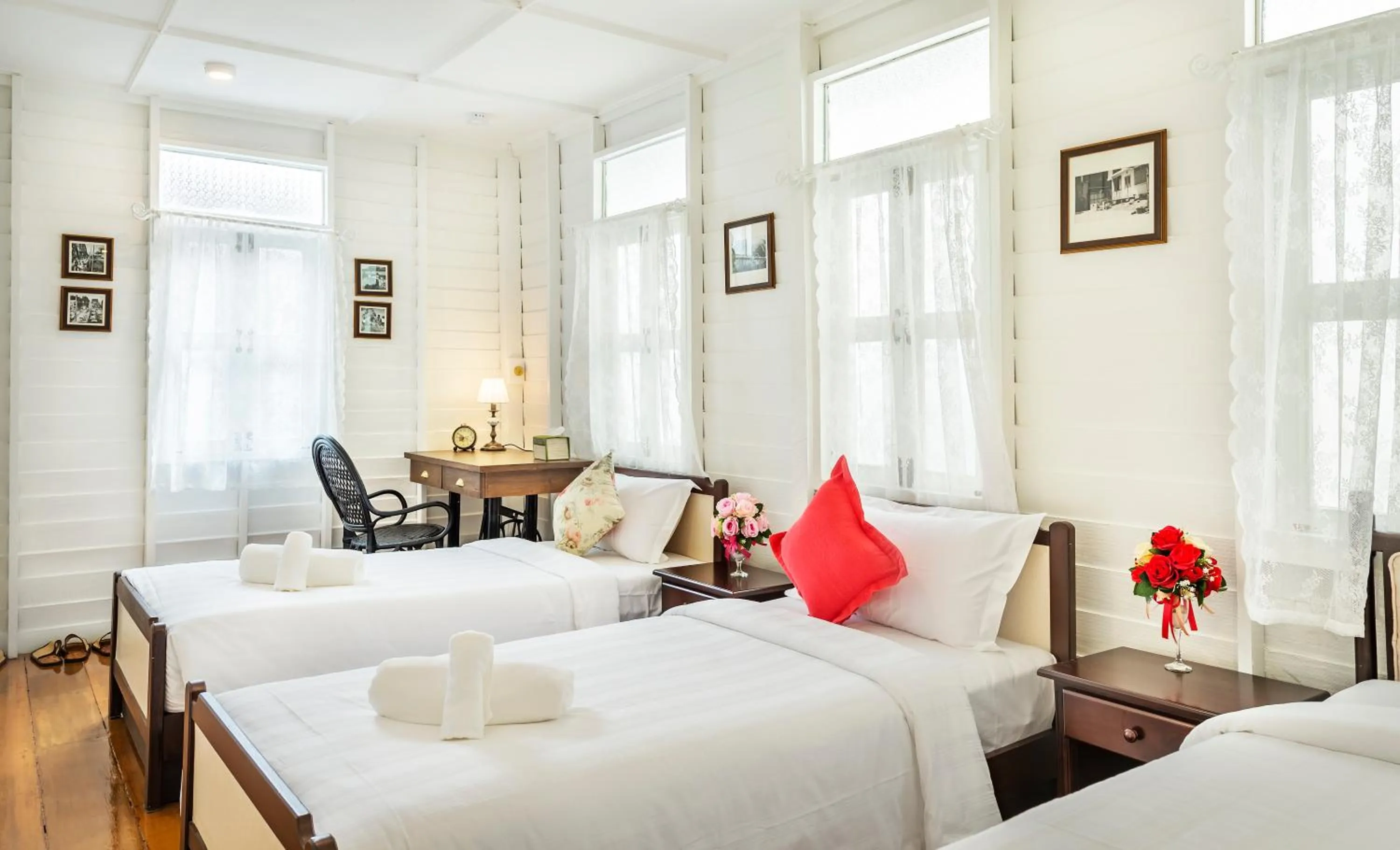 Photo of the whole room, Bed in Baankachitpan Bangkok Hotel