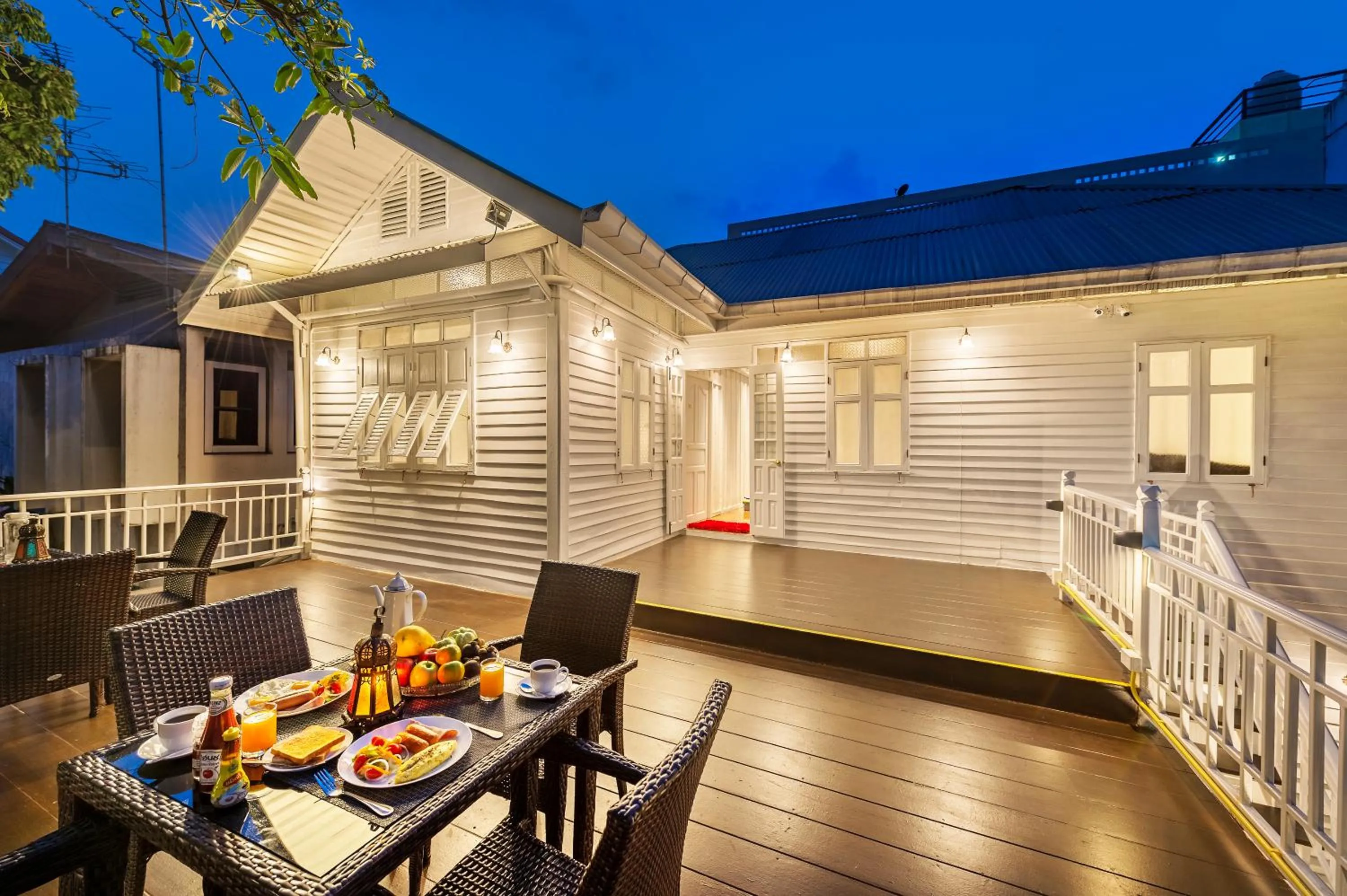 Restaurant/places to eat in Baankachitpan Bangkok Hotel