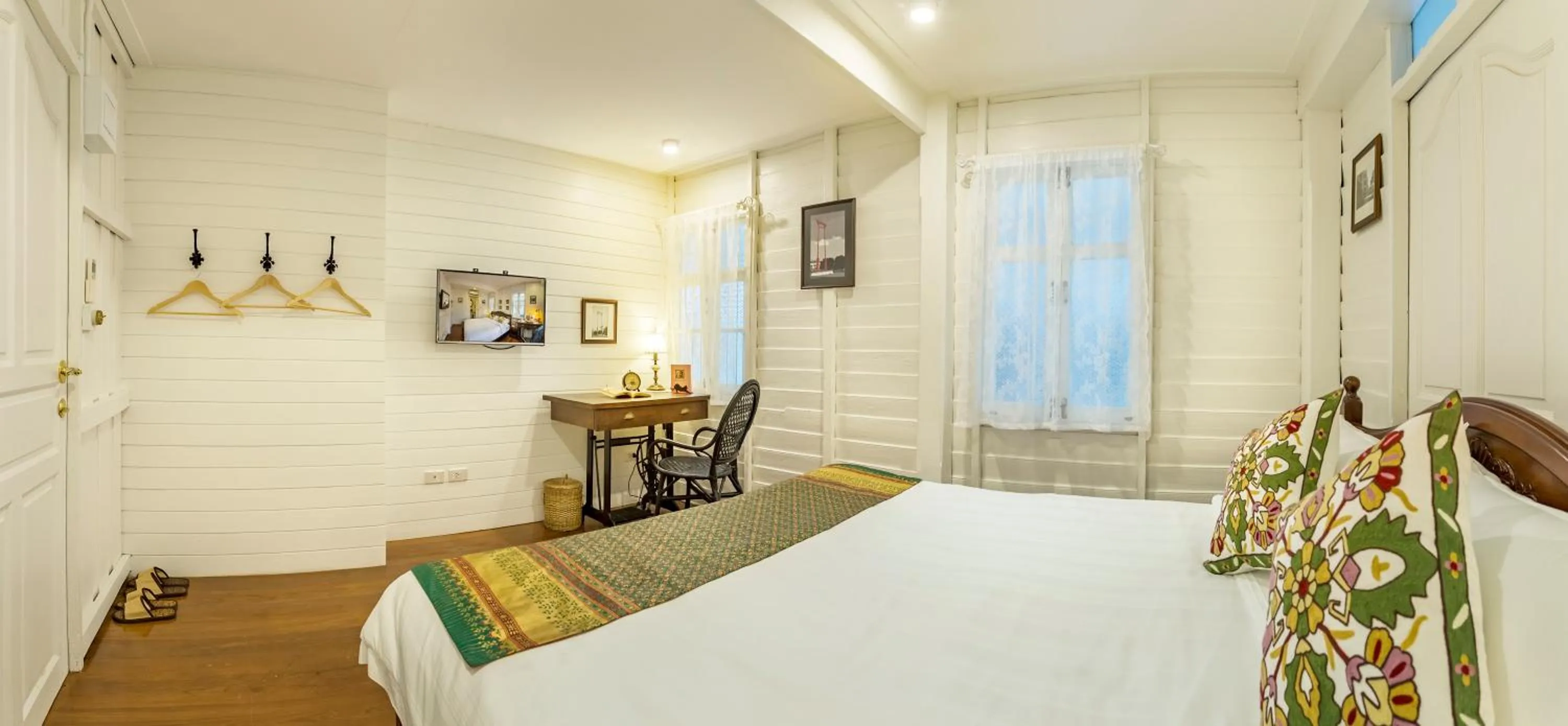 Photo of the whole room, Bed in Baankachitpan Bangkok Hotel