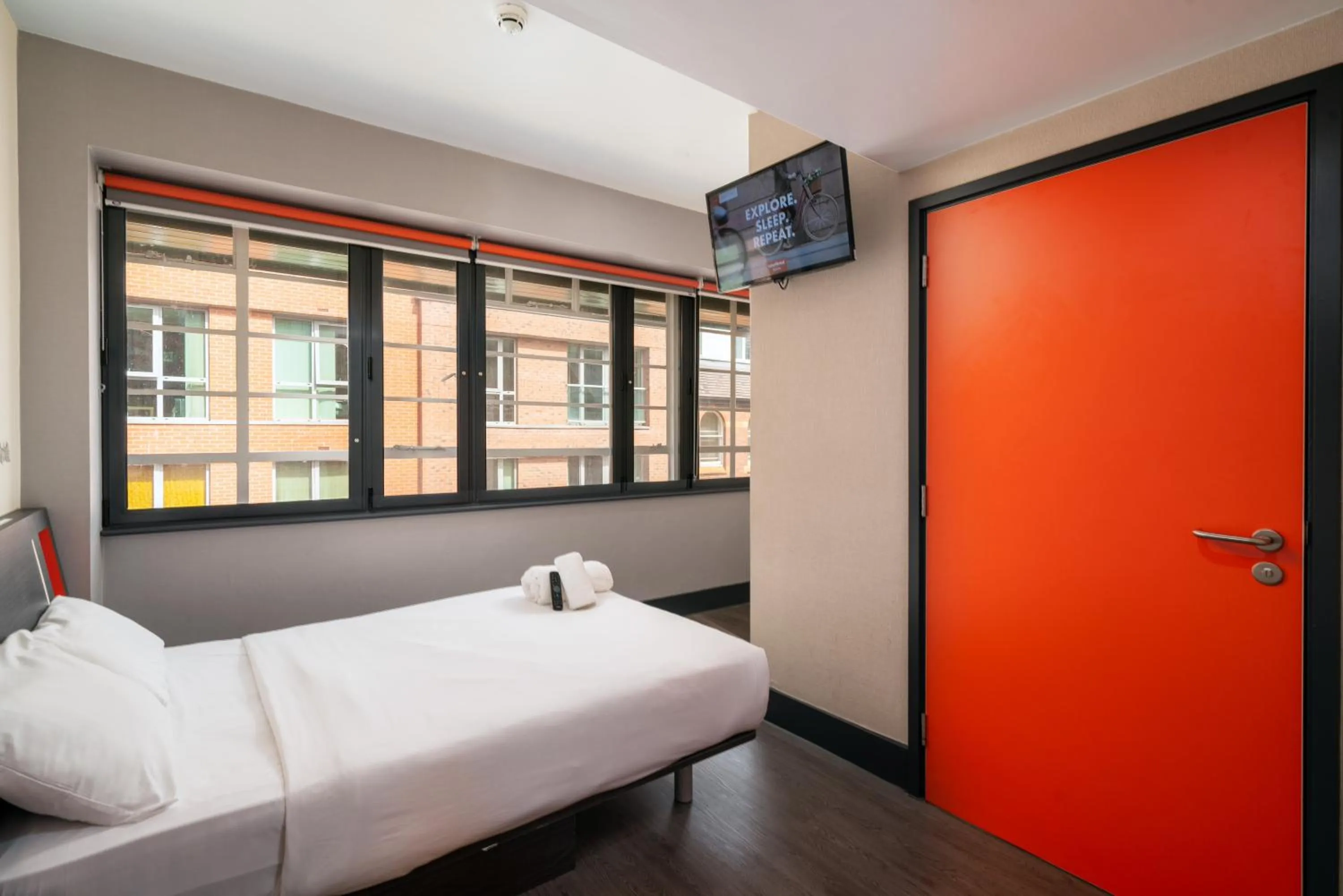 Bedroom, Bed in easyHotel Birmingham