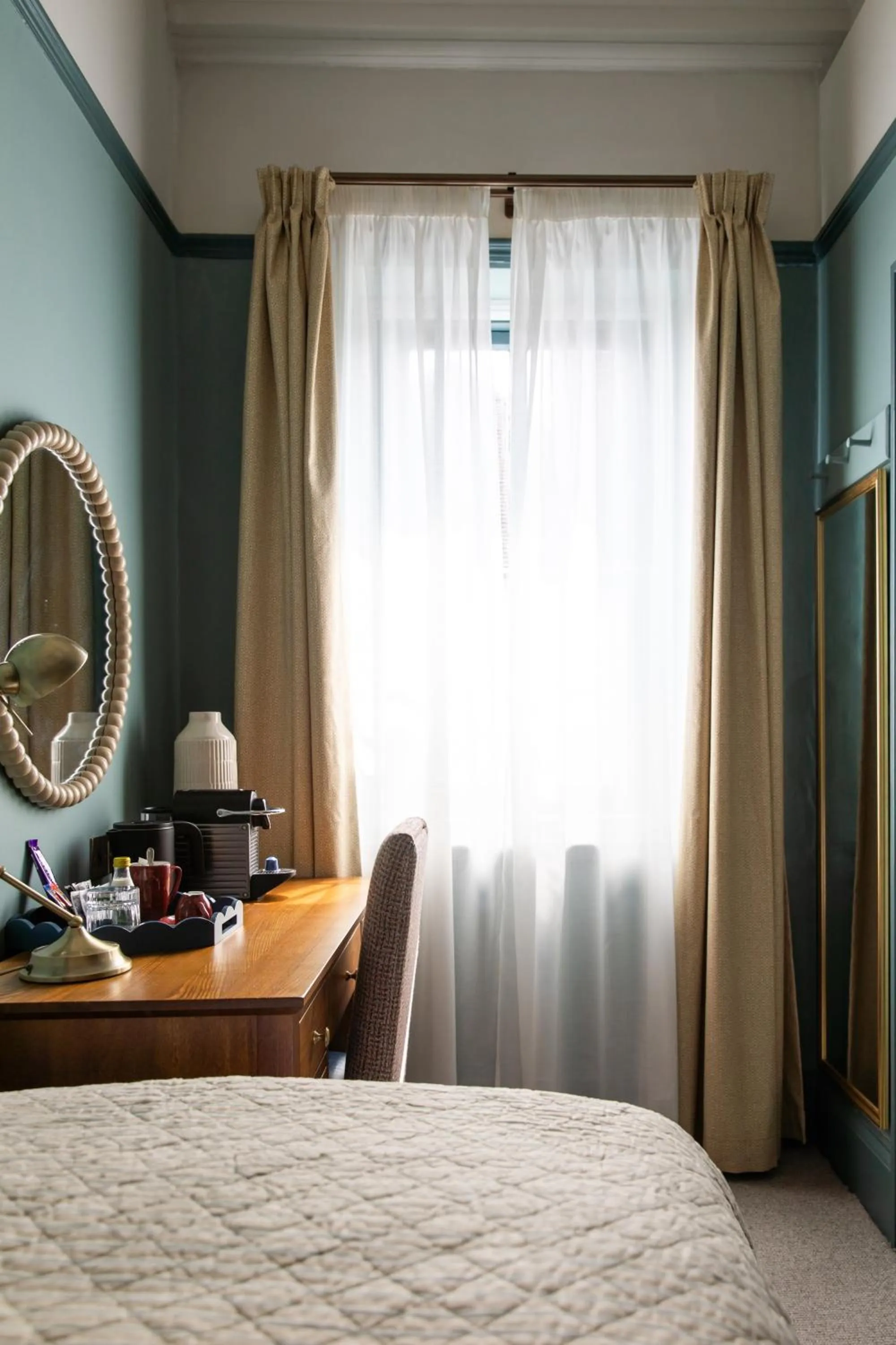 Bedroom, Bed in Red Lion Hotel