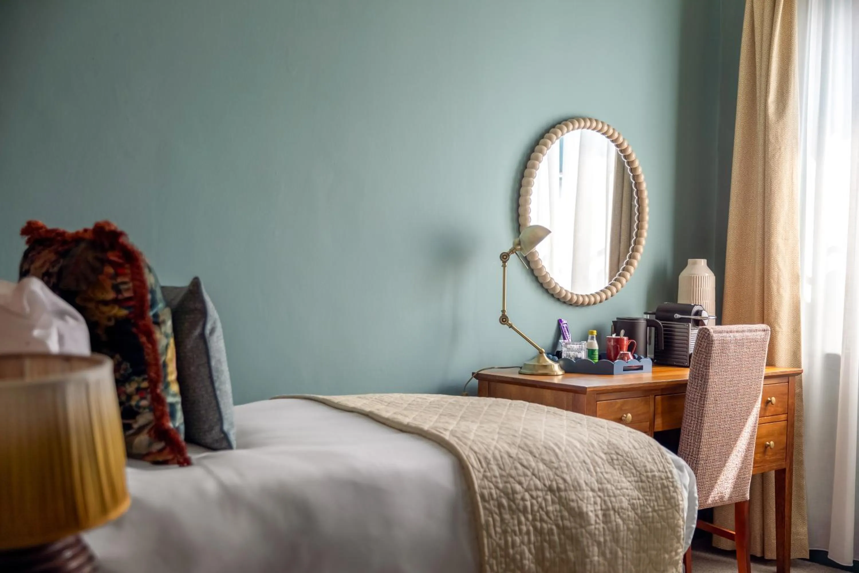 Bedroom, Bed in Red Lion Hotel