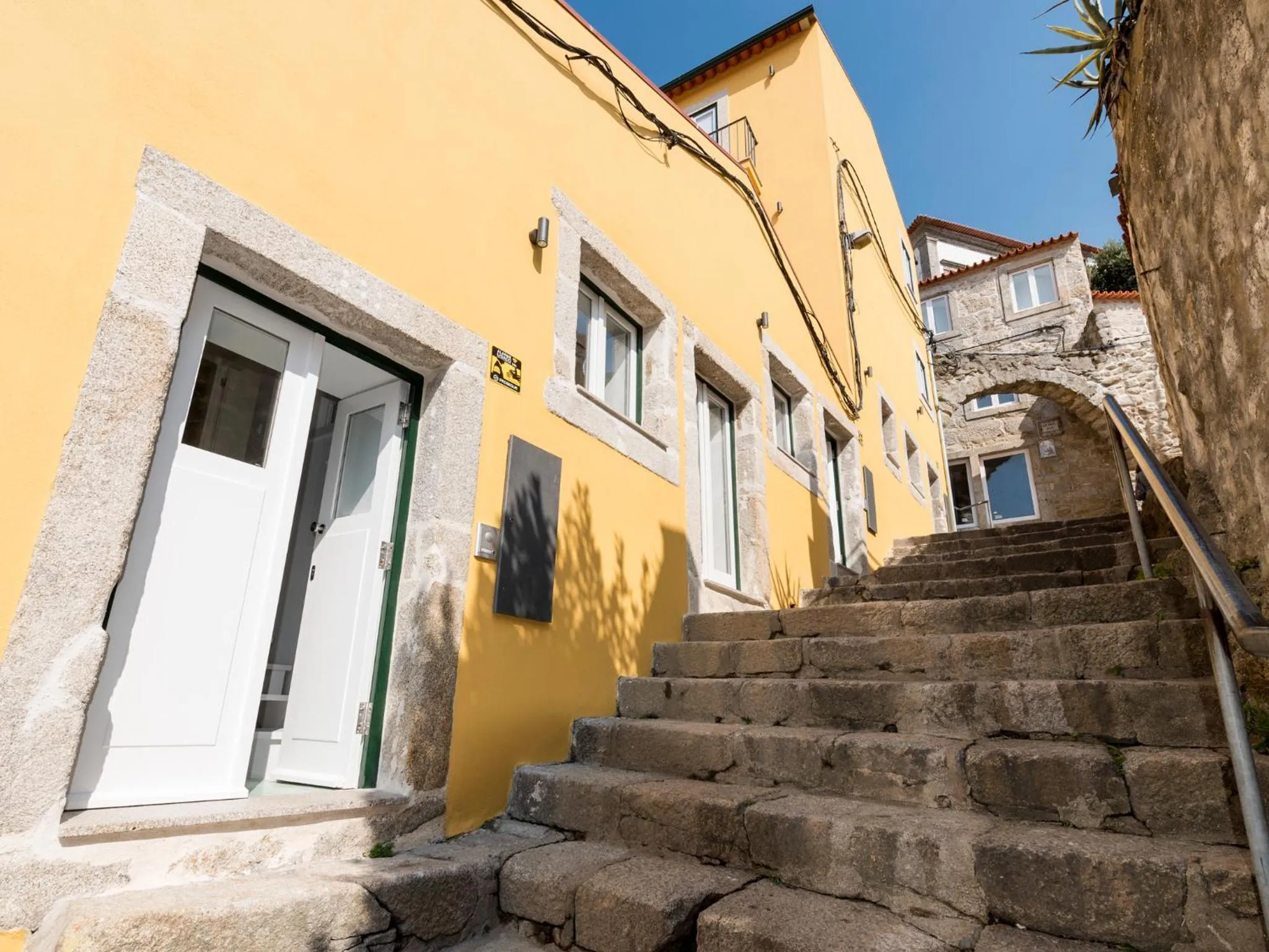 Facade/entrance in Arco Apartments