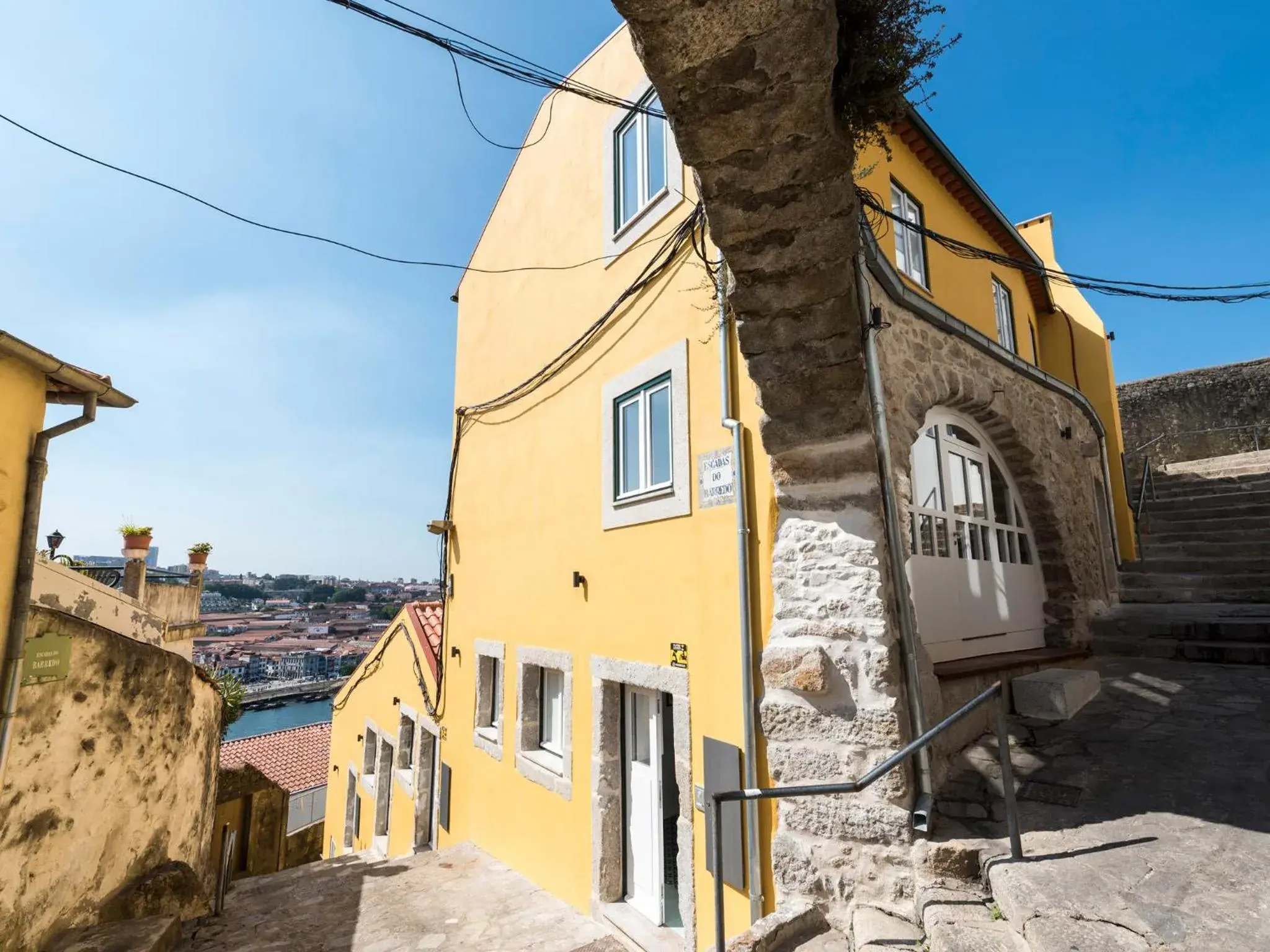 One-Bedroom Apartment - Split Level in Arco Apartments One-Bedroom Apartment - Split Level in Arco Apartments