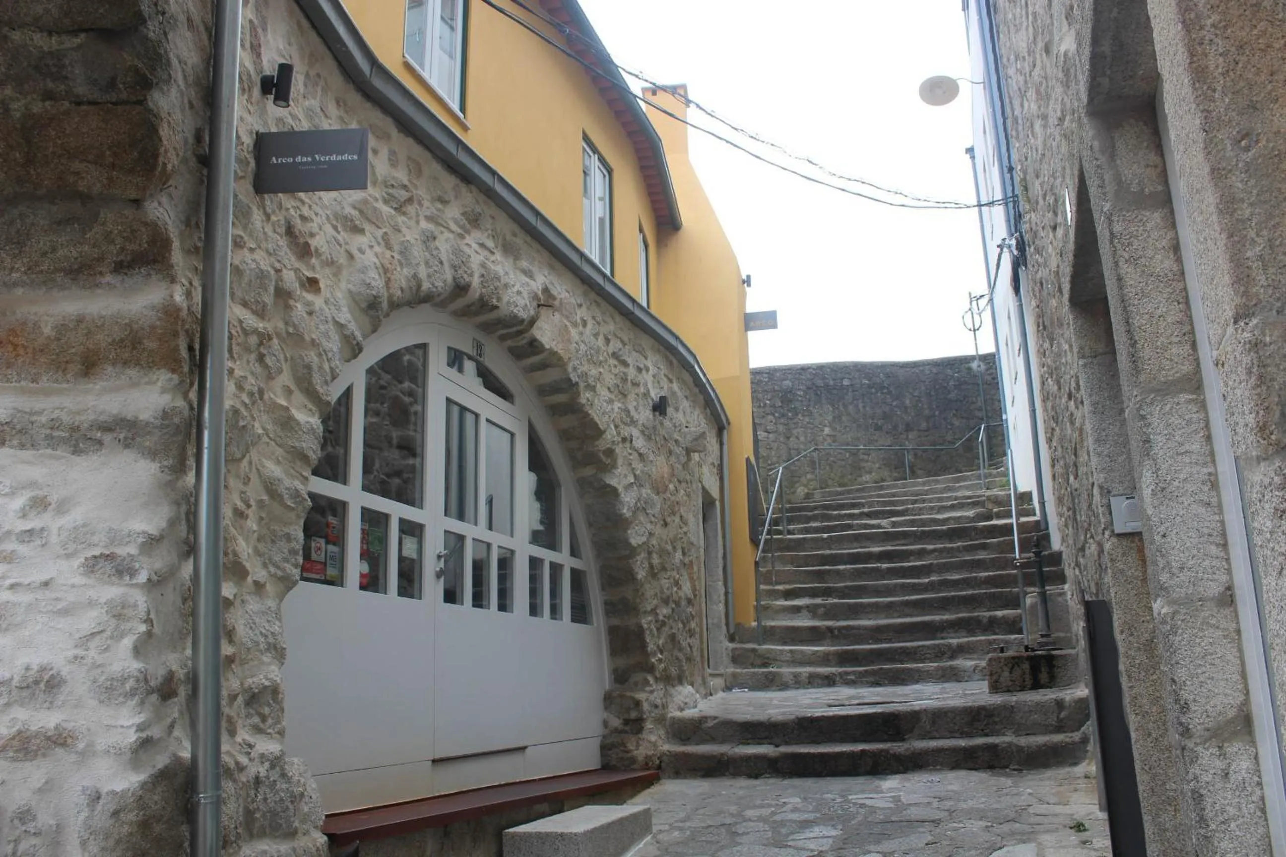 Facade/entrance in Arco Apartments
