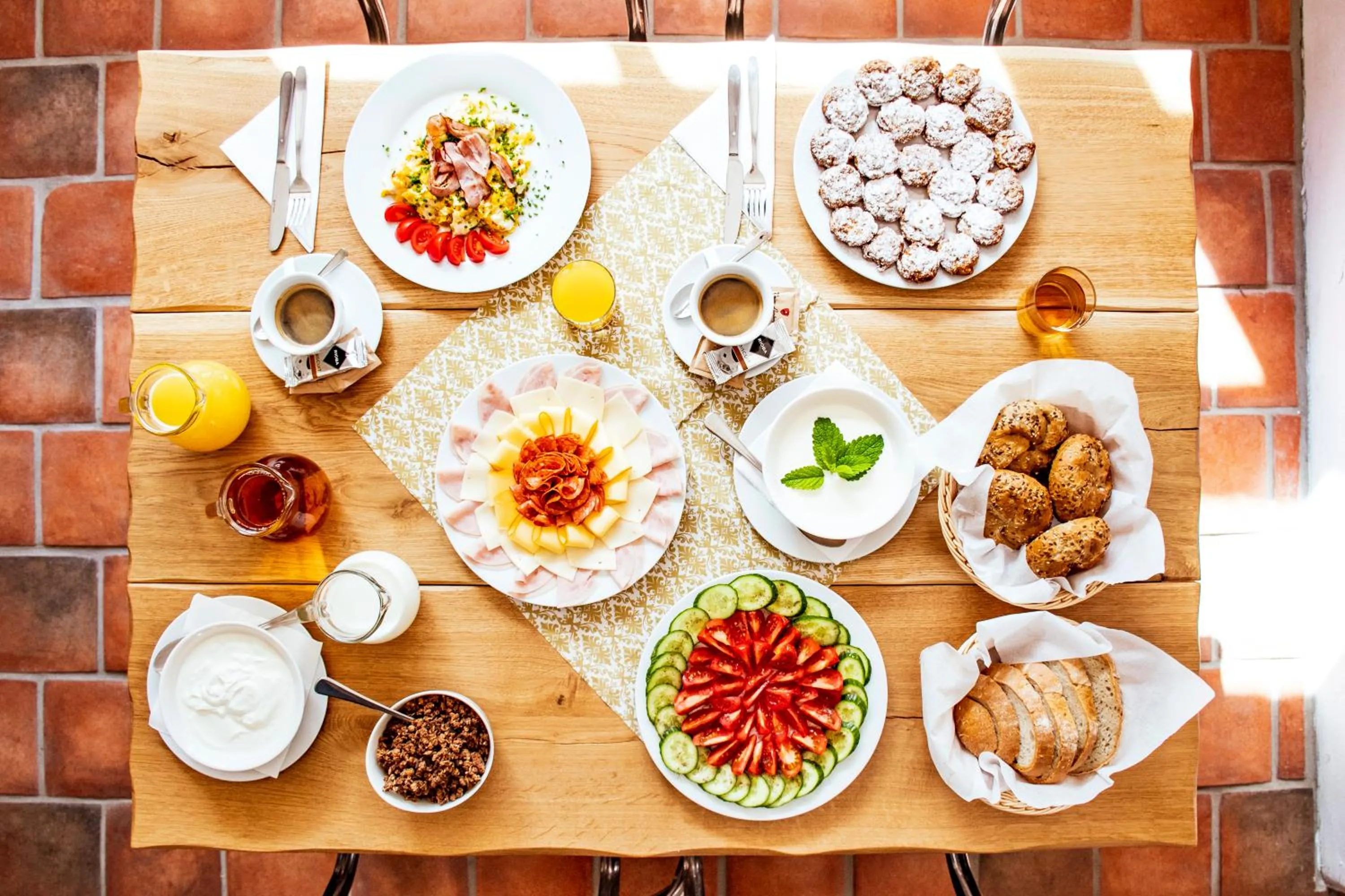 Continental breakfast in zámek Kolštejn - hotel Chateau Goldenstein