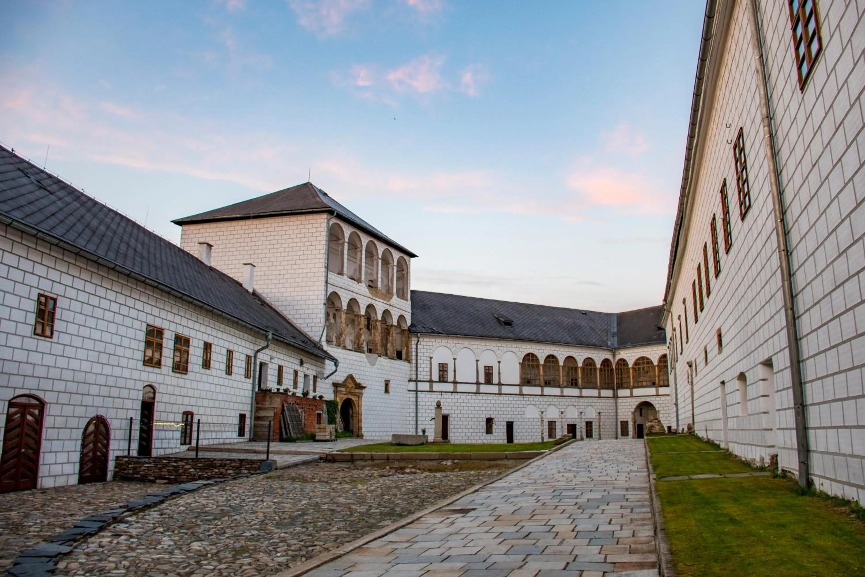Facade/entrance in zámek Kolštejn - hotel Chateau Goldenstein