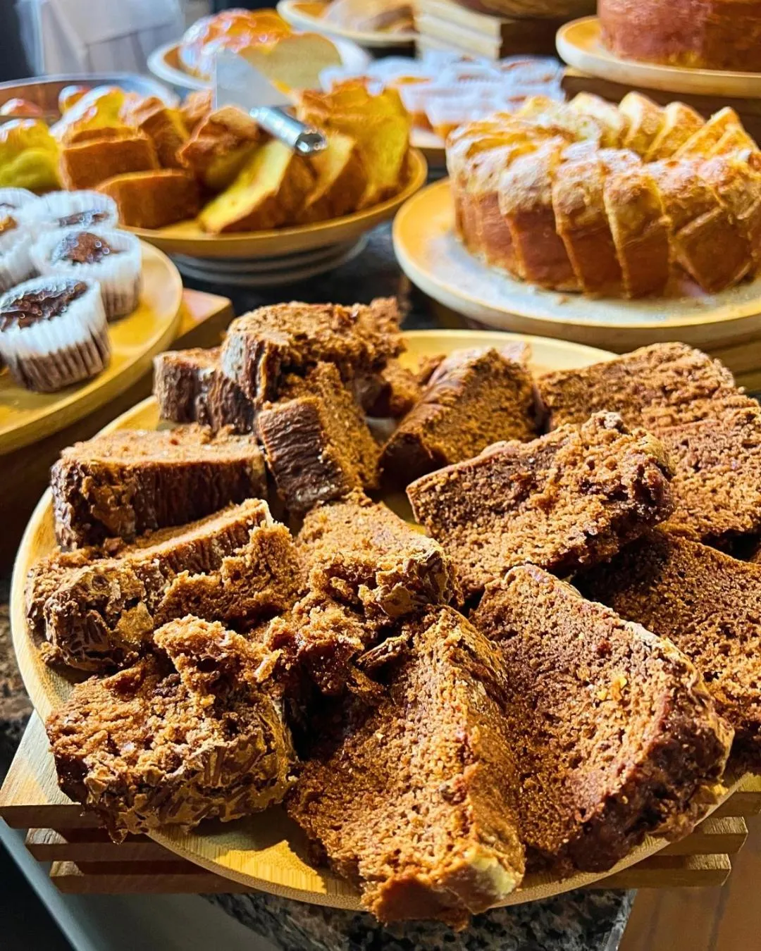 Buffet breakfast in MOVA Hotel D'oeste - Localizado em frente a Praça Principal da Cidade, na área Central - Pé na Praça