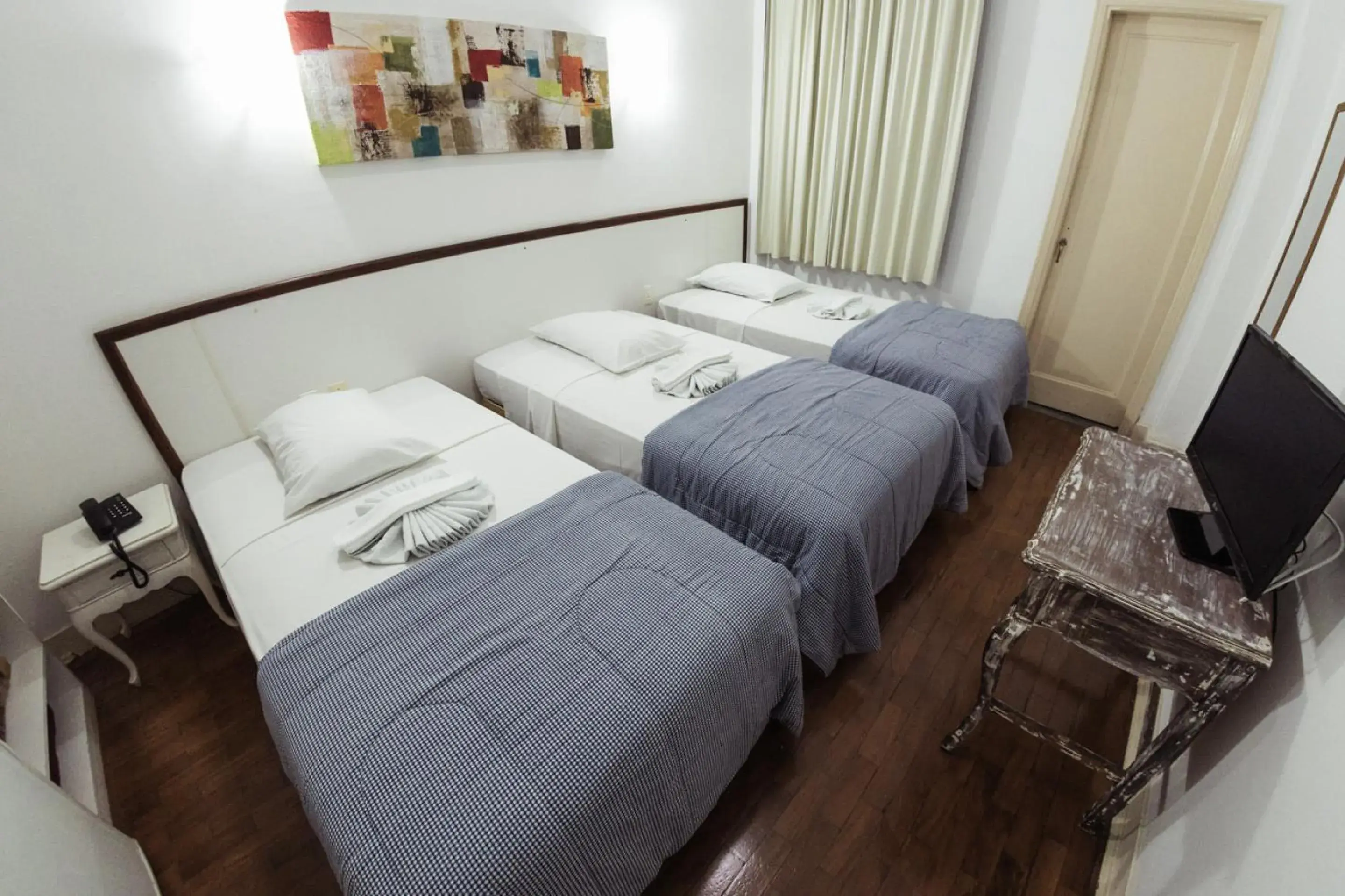 Triple Room in MOVA Hotel D'oeste - Localizado em frente a Praça Principal da Cidade, na área Central - Pé na Praça Triple Room in MOVA Hotel D'oeste - Localizado em frente a Praça Principal da Cidade, na área Central - Pé na Praça