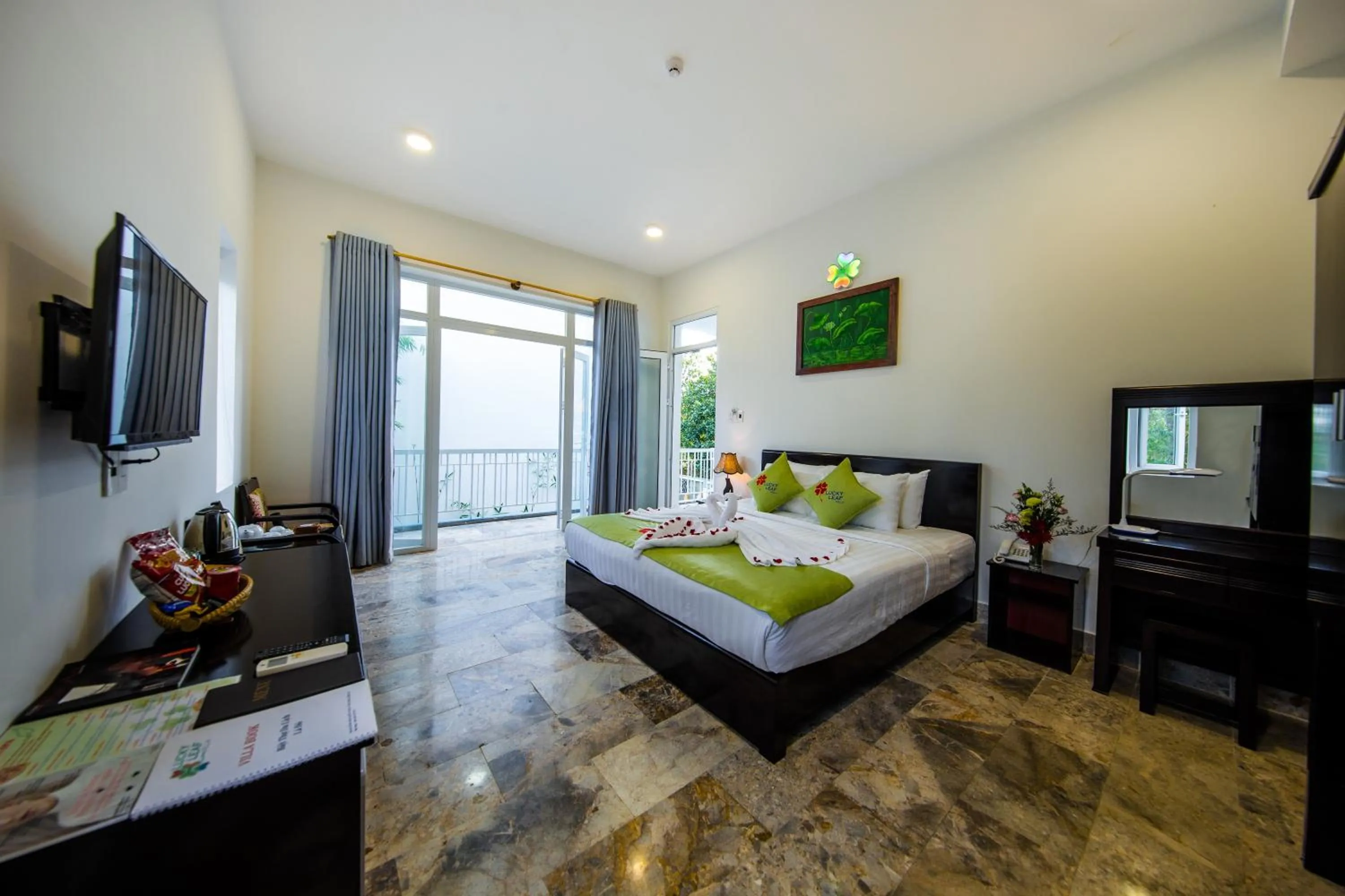 Bed in Lucky Leaf Hoian Villa