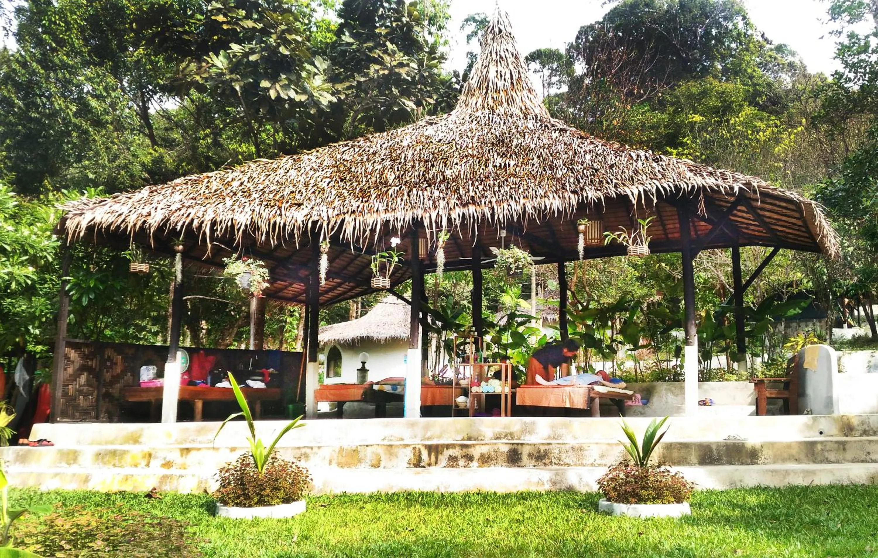 Massage in Flower Power Farm Village