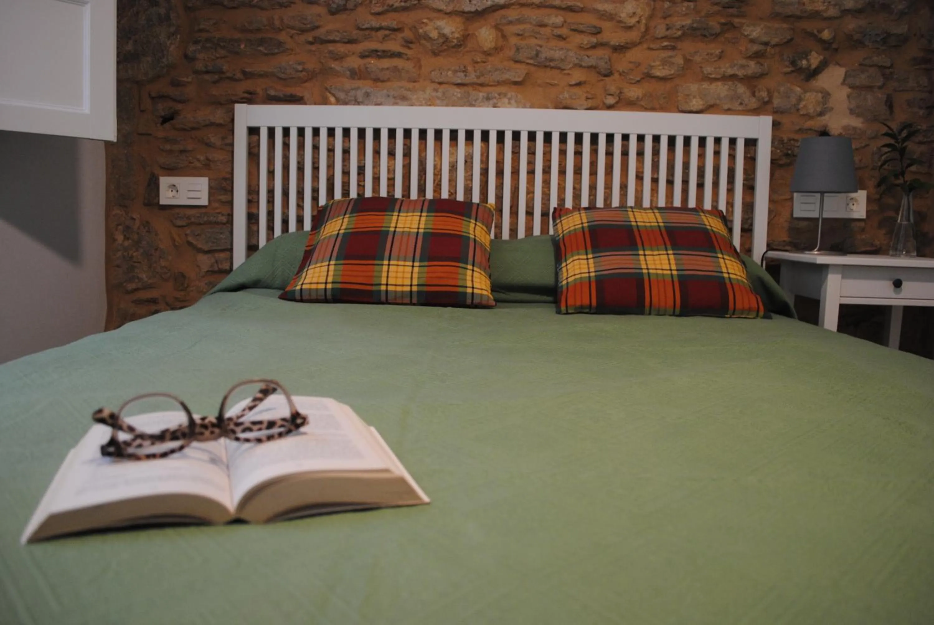 Decorative detail, Bed in Pensión Rua Nova