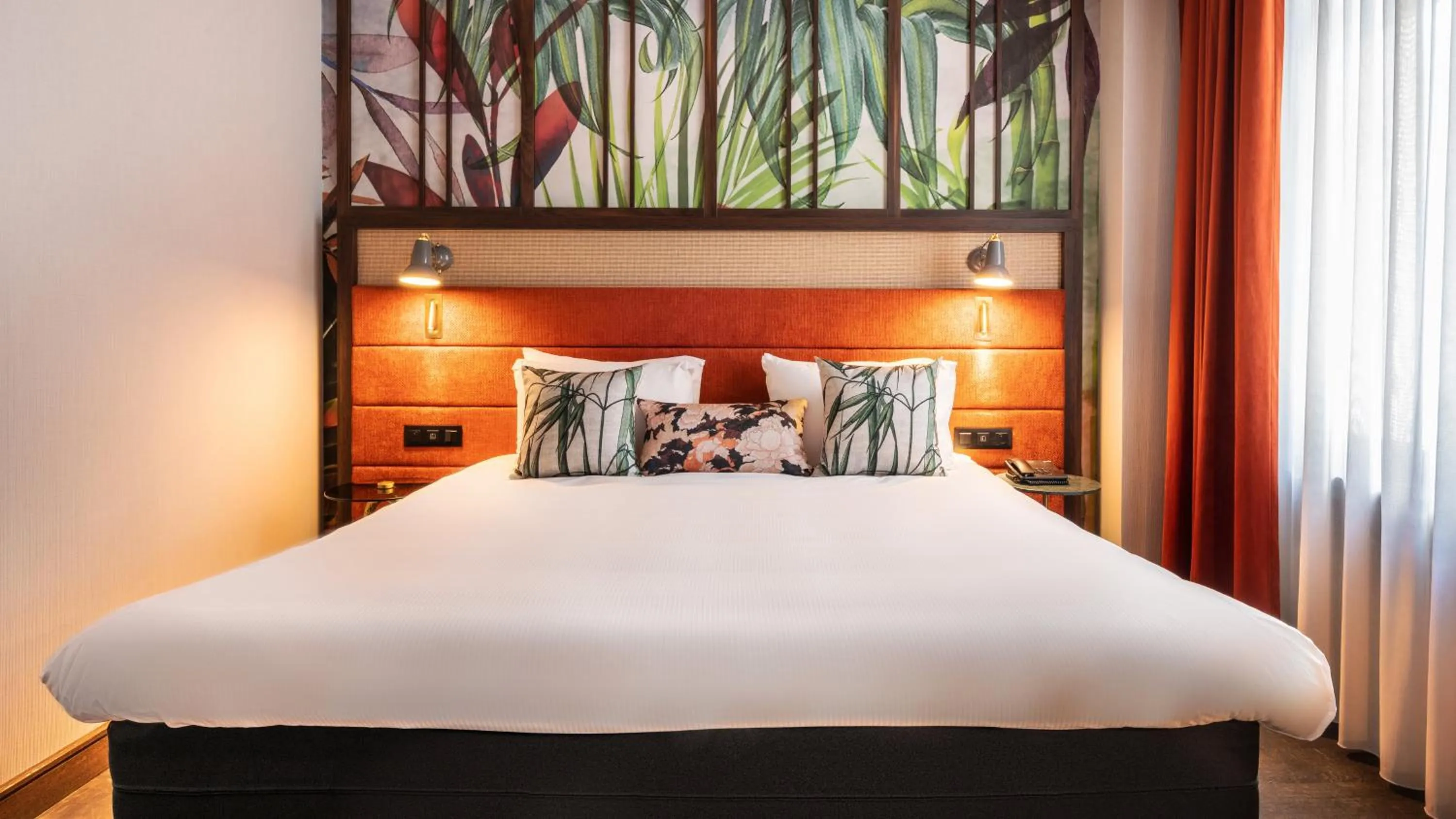 Photo of the whole room, Bed in Hotel Indigo Brussels - City by IHG