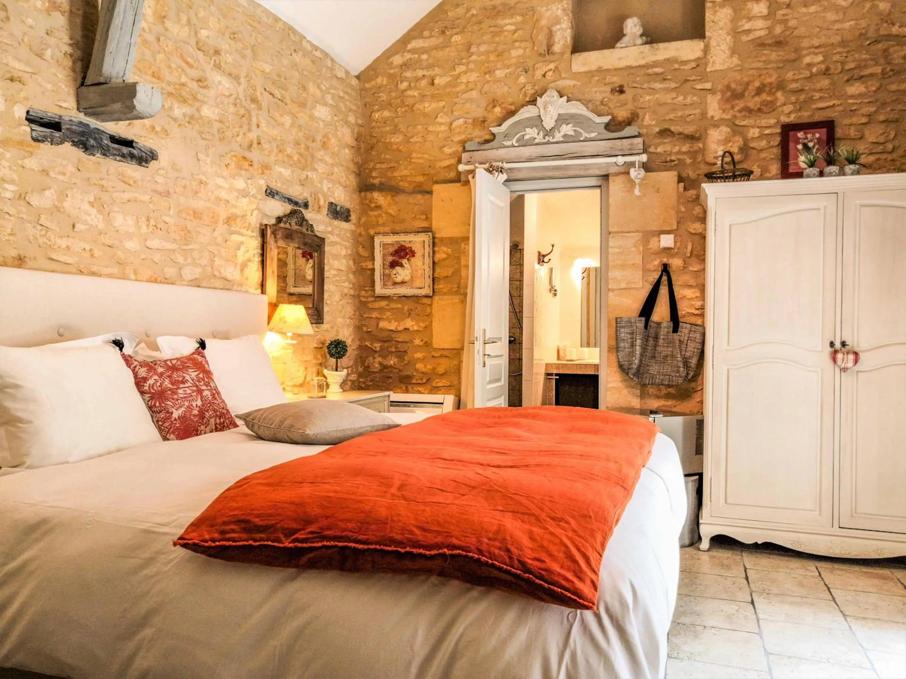 Photo of the whole room, Bed in La Closerie de Sarlat Maison d hôtes de charme