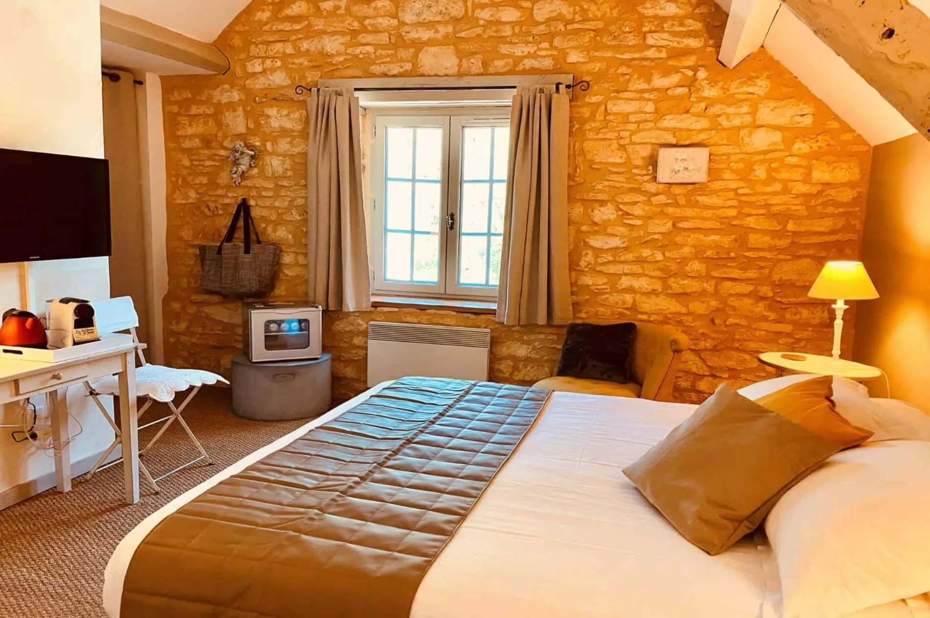 Photo of the whole room, Bed in La Closerie de Sarlat Maison d hôtes de charme