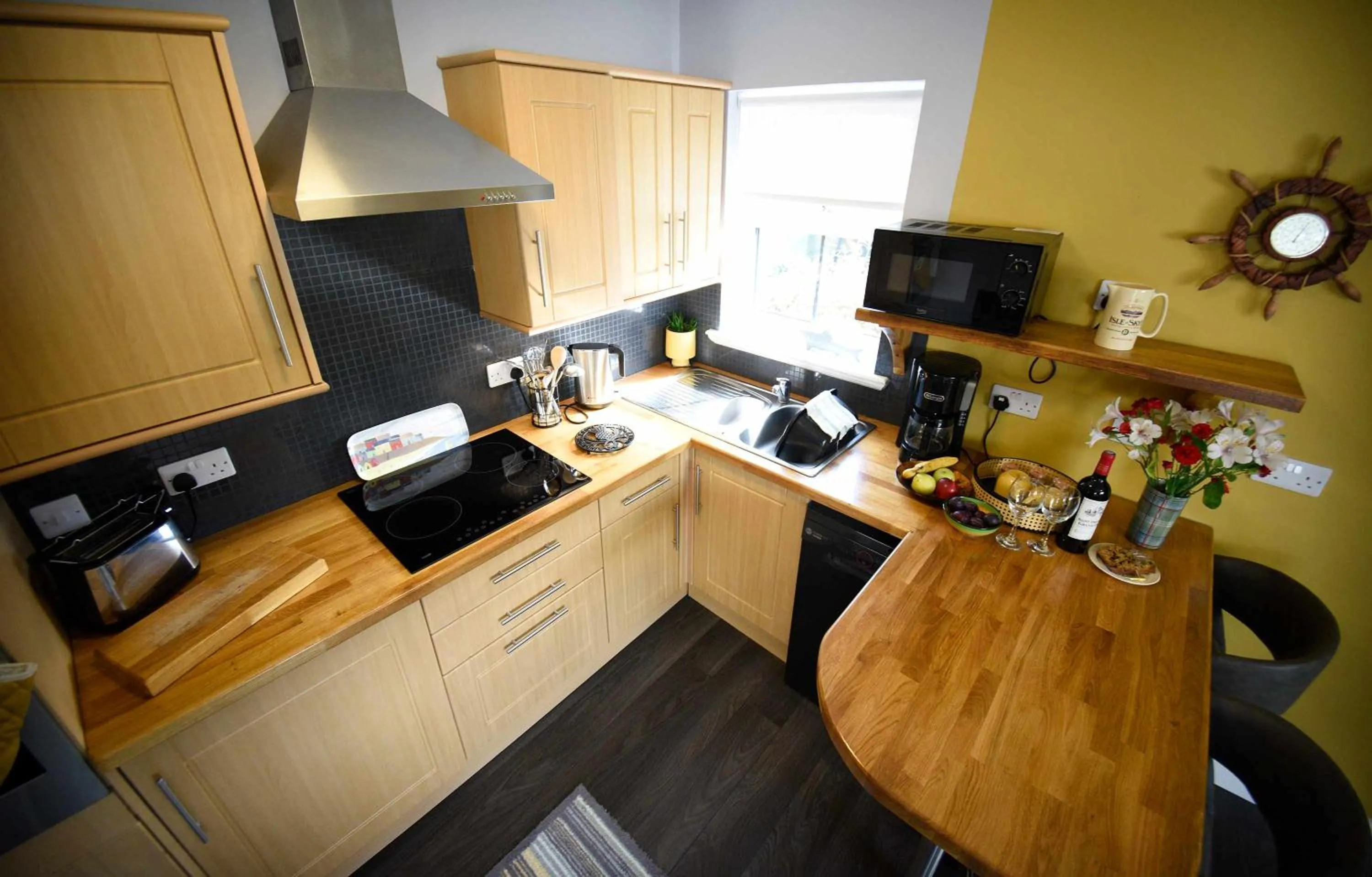Kitchen or kitchenette in Heatherfield House B&B