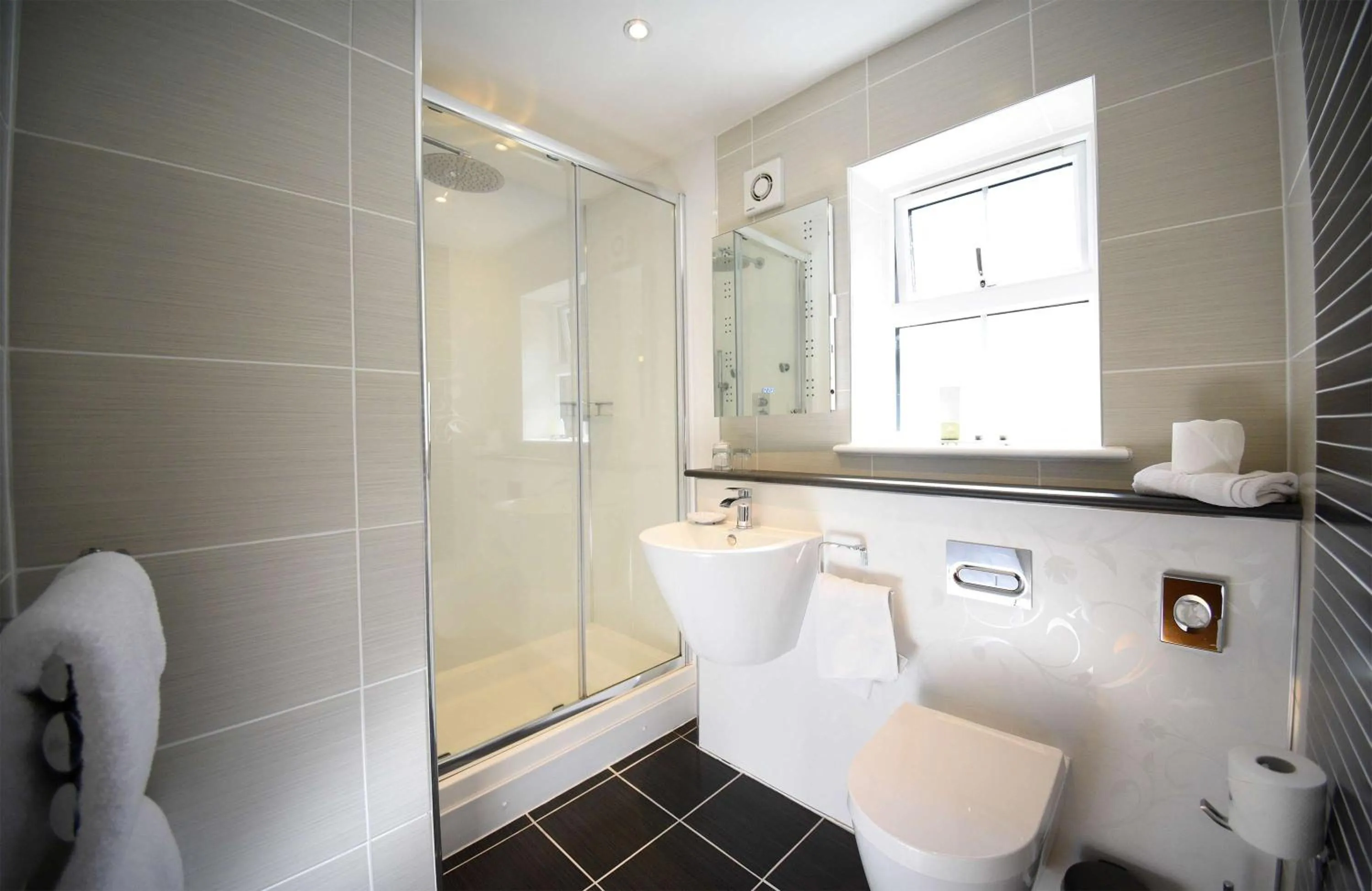 Bathroom in Heatherfield House B&B