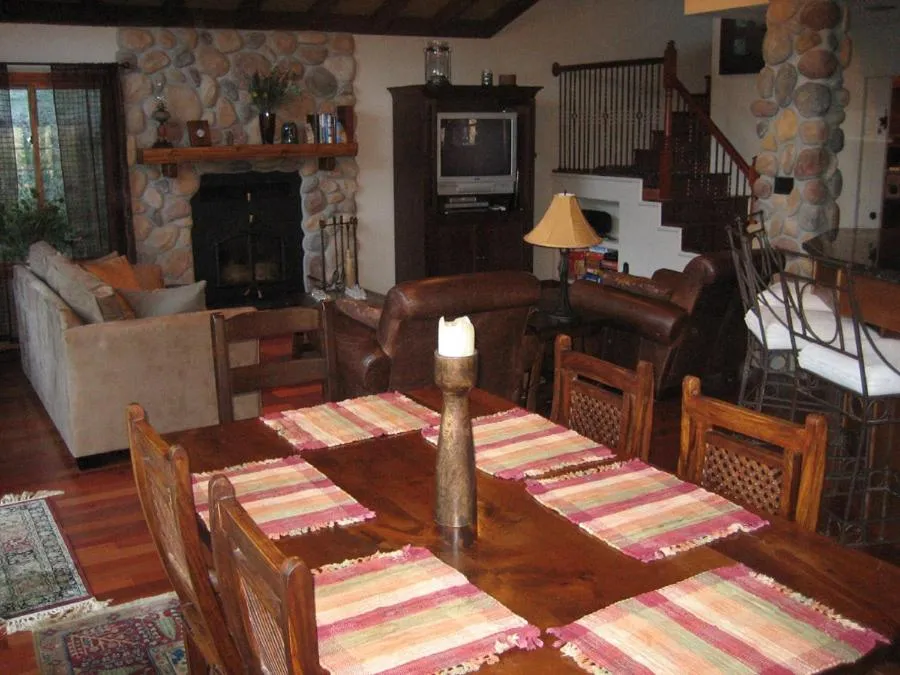 Living room in Alta Peak Vista