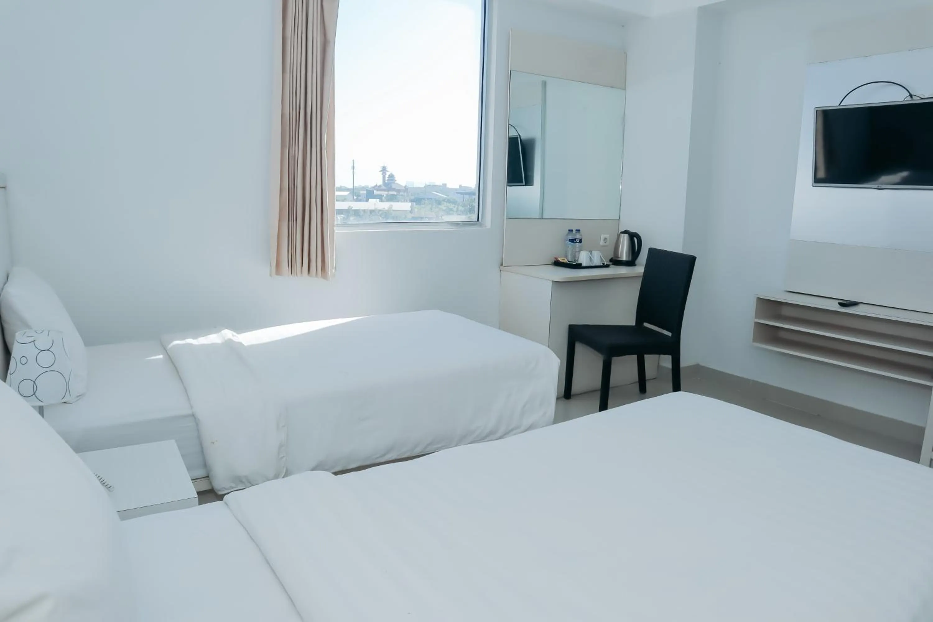 View (from property/room), Bed in Liberta Hotel Grand Sayang Makassar