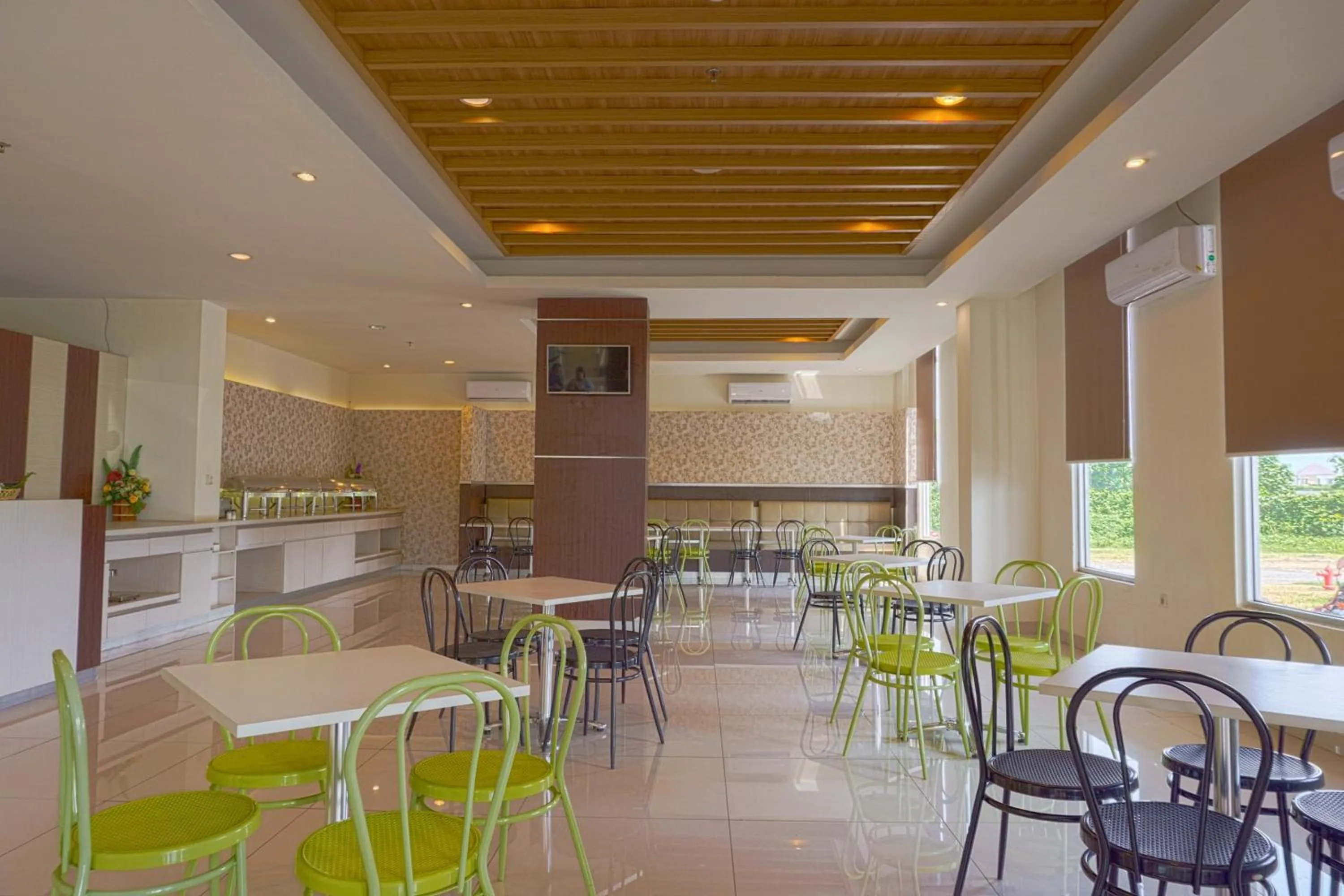 Restaurant/places to eat in Liberta Hotel Grand Sayang Makassar