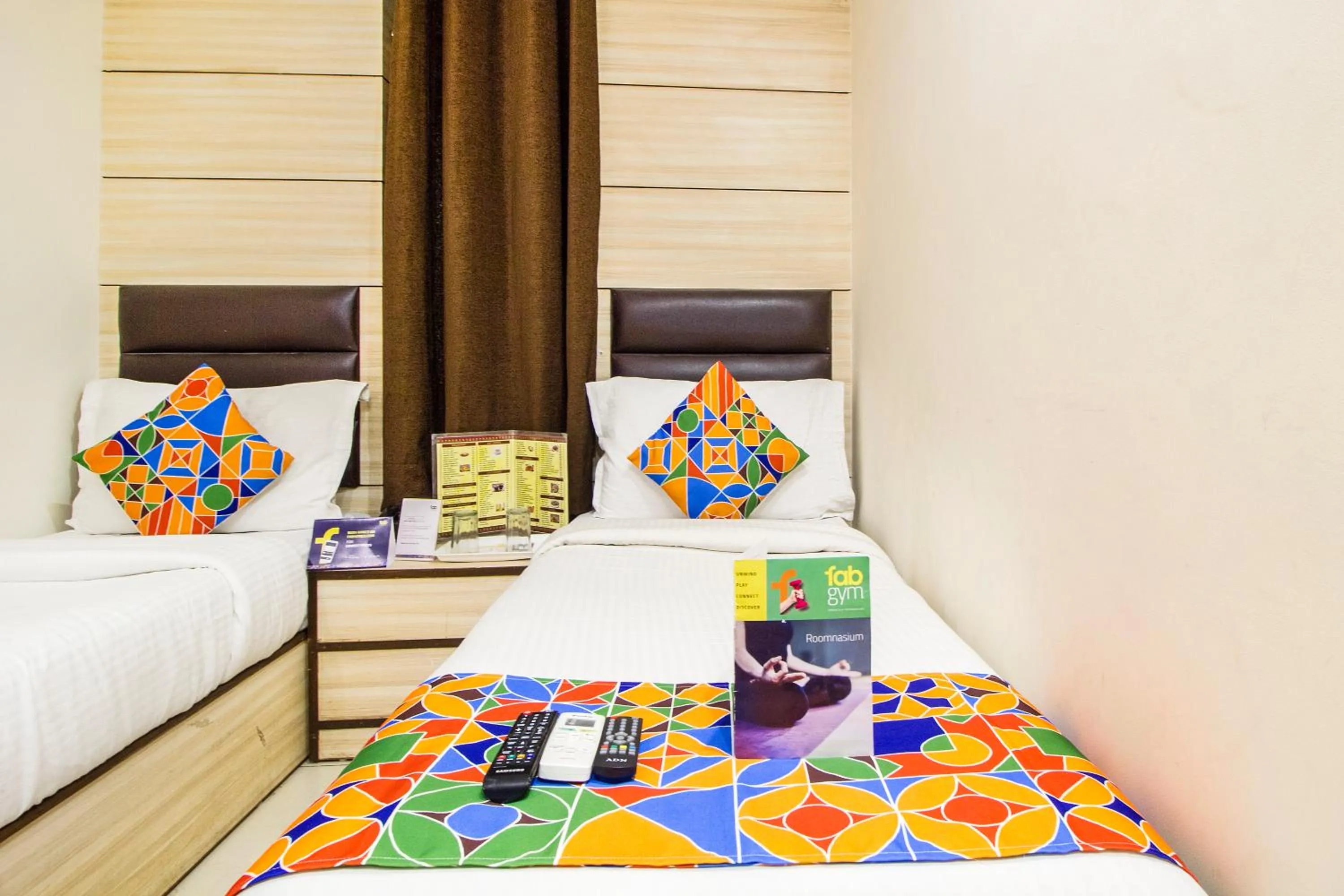 Bed in FabExpress Le Continental - Nr New Delhi Railway Station
