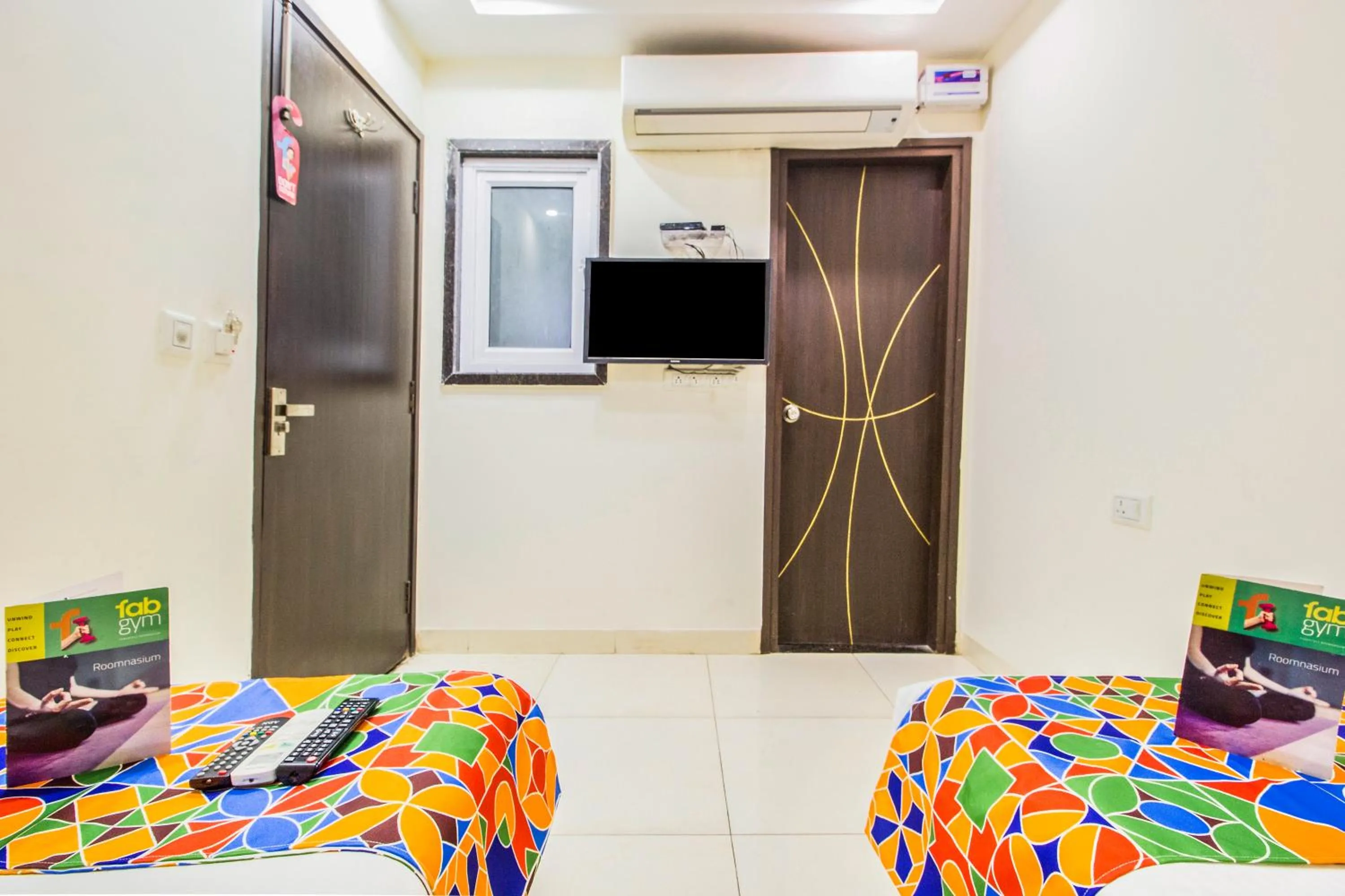 Bed in FabExpress Le Continental - Nr New Delhi Railway Station