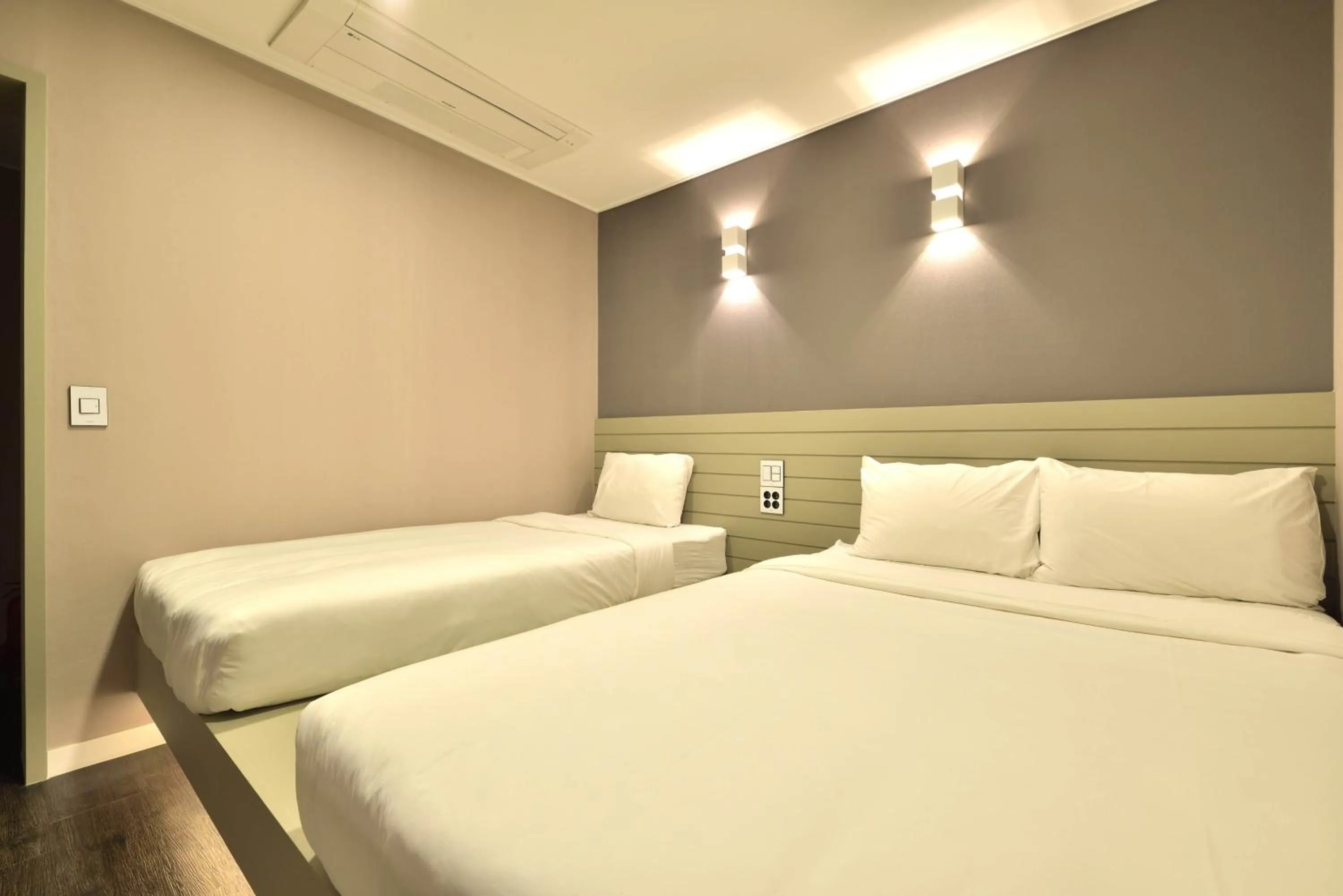 Bedroom, Bed in With U Hotel & Guesthouse
