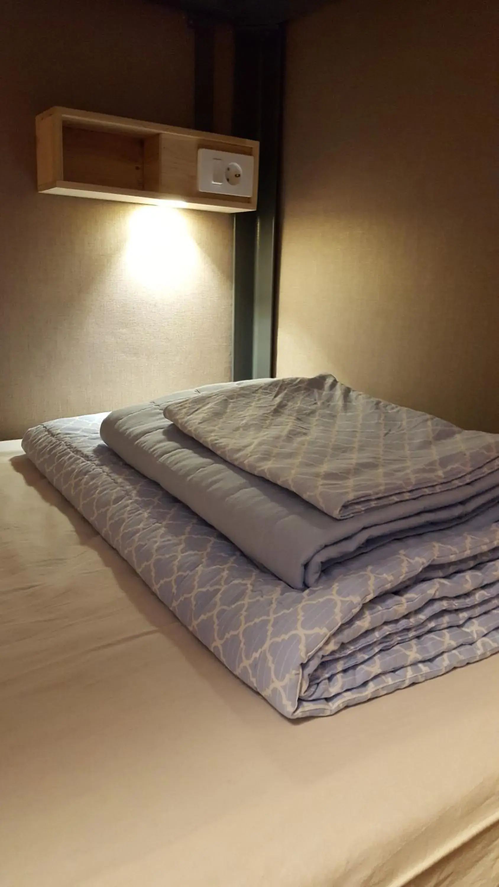 Bed in 4-Bed Male Dormitory Room in Seri Inn Guesthouse Bed in 4-Bed Male Dormitory Room in Seri Inn Guesthouse