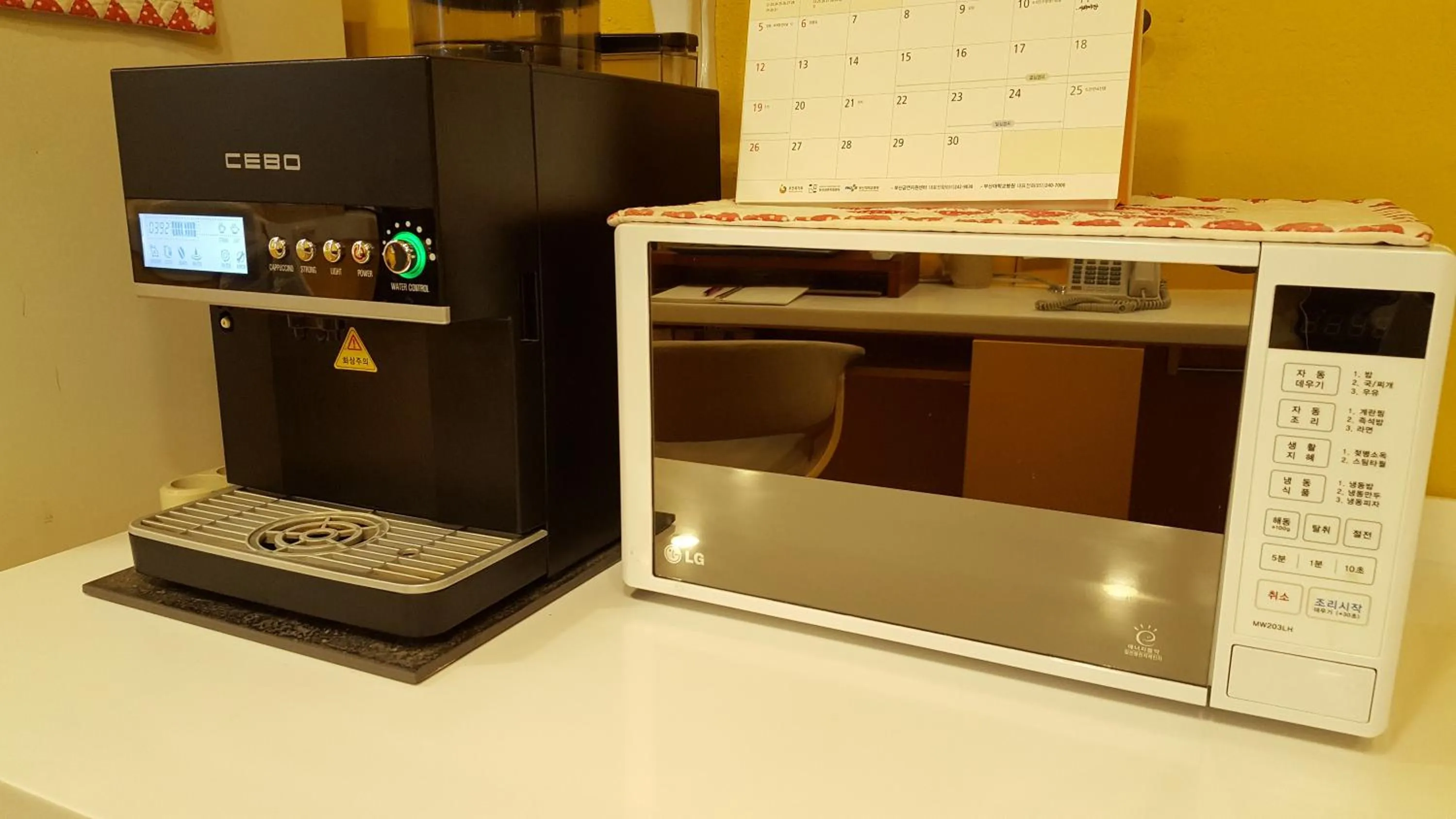 Communal kitchen in Seri Inn Guesthouse