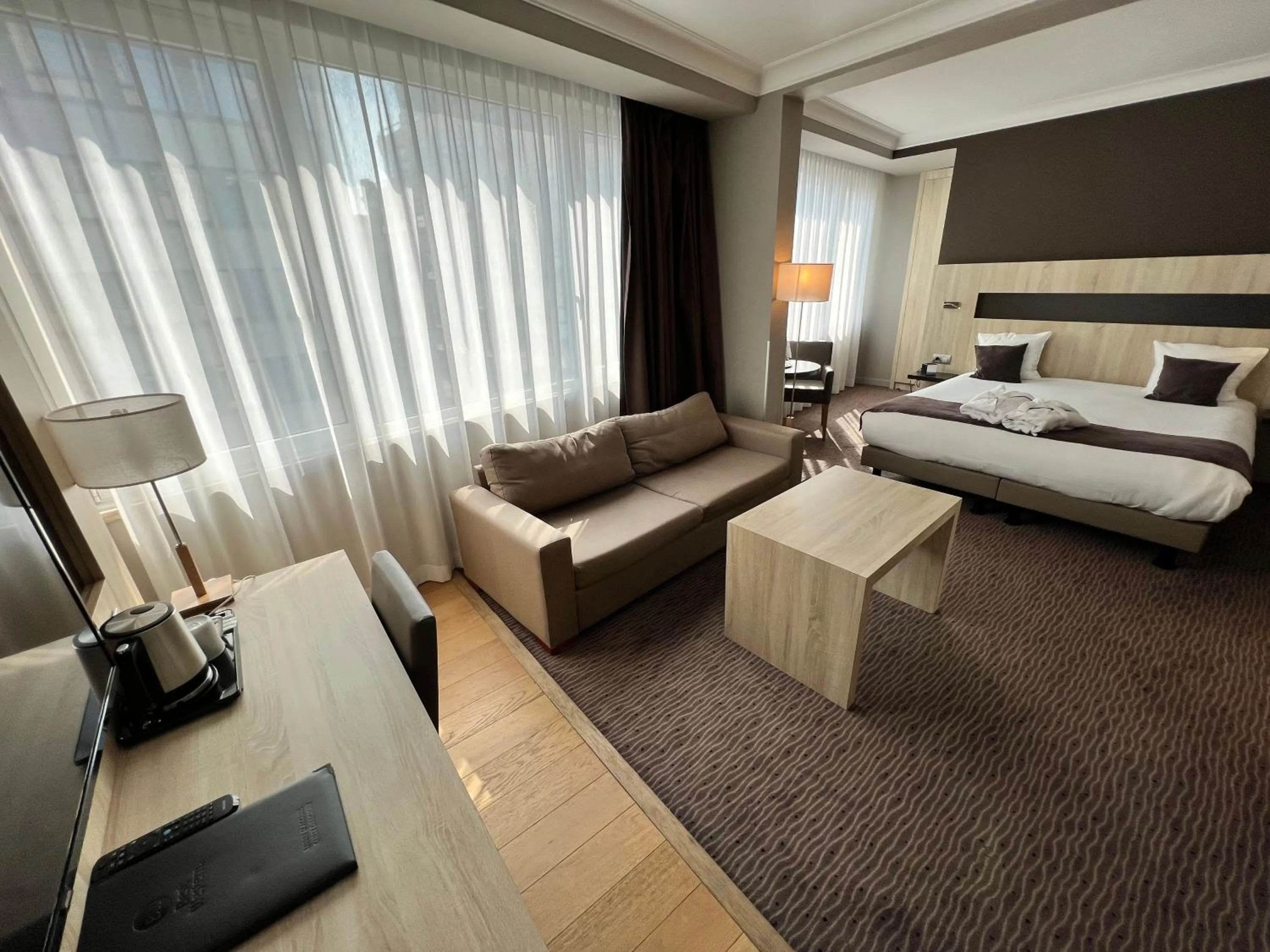 Photo of the whole room, Bed in Best Western Hotel Royal Centre