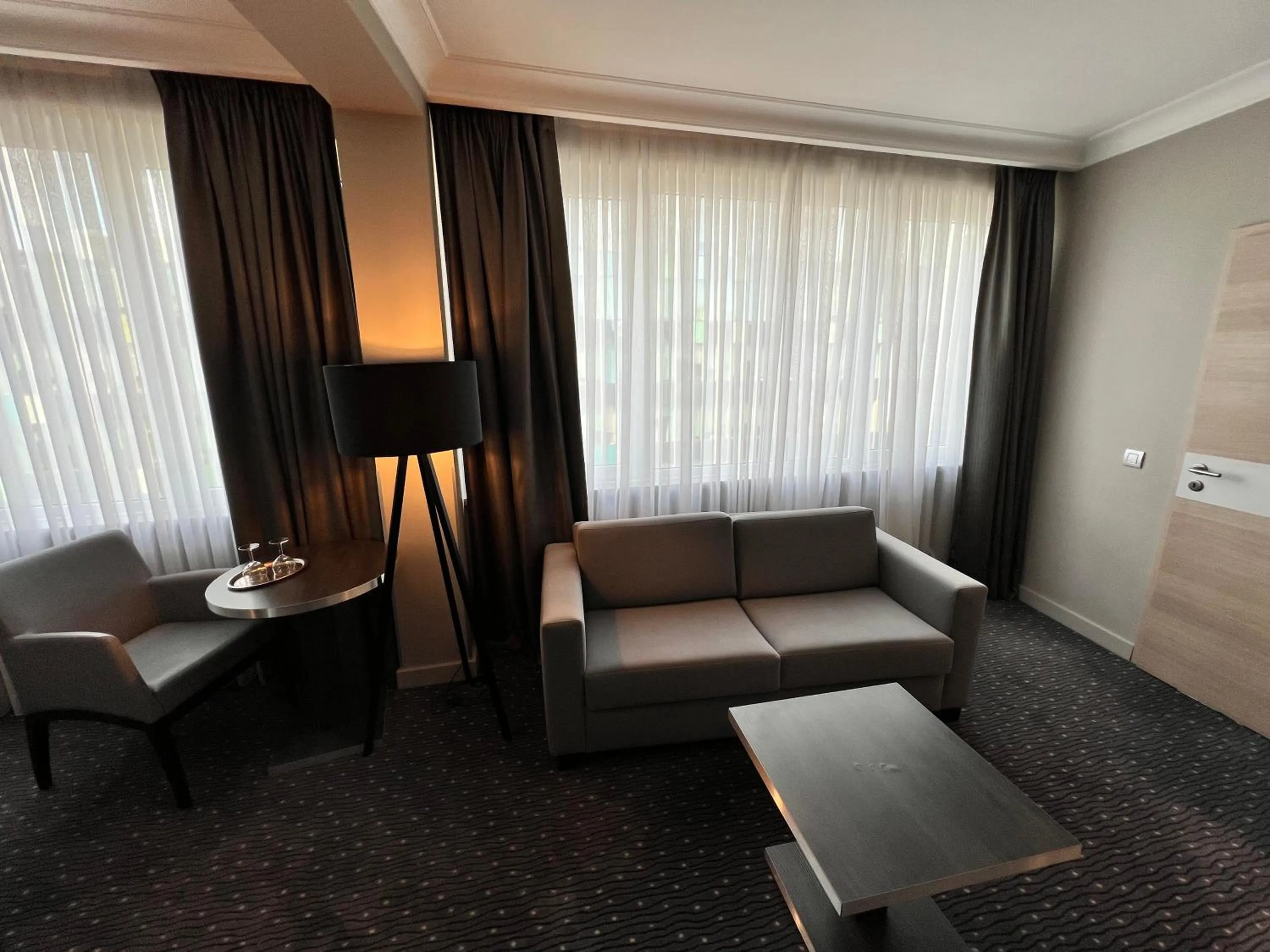 Seating area, Bed in Best Western Hotel Royal Centre