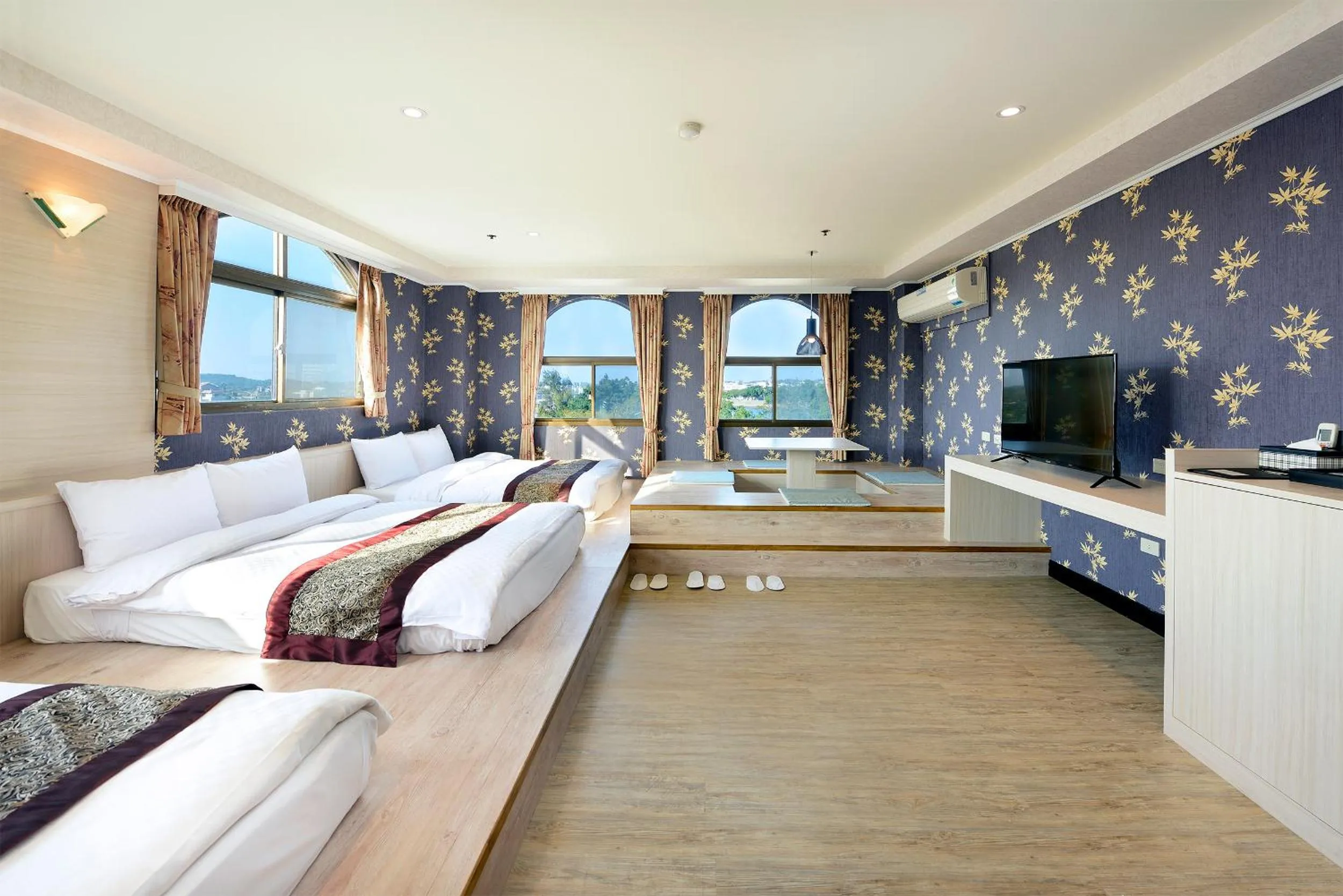 Bed in Jinsa Lakeside View Resort