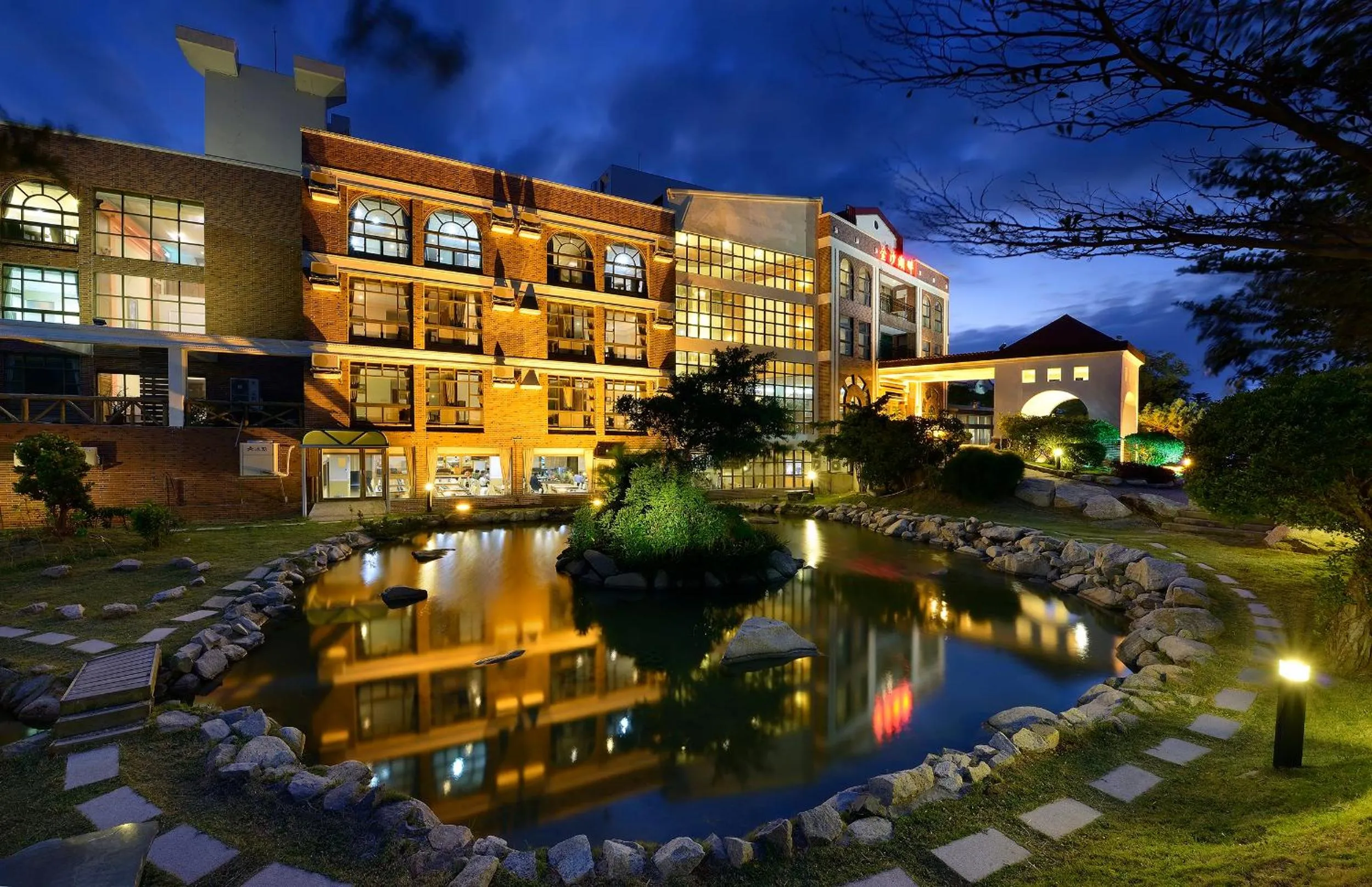 Property building in Jinsa Lakeside View Resort