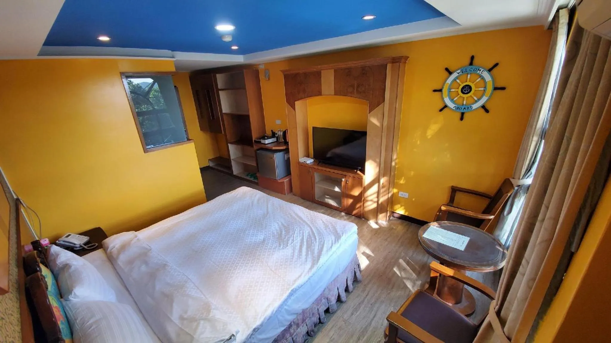 Bed in Jinsa Lakeside View Resort