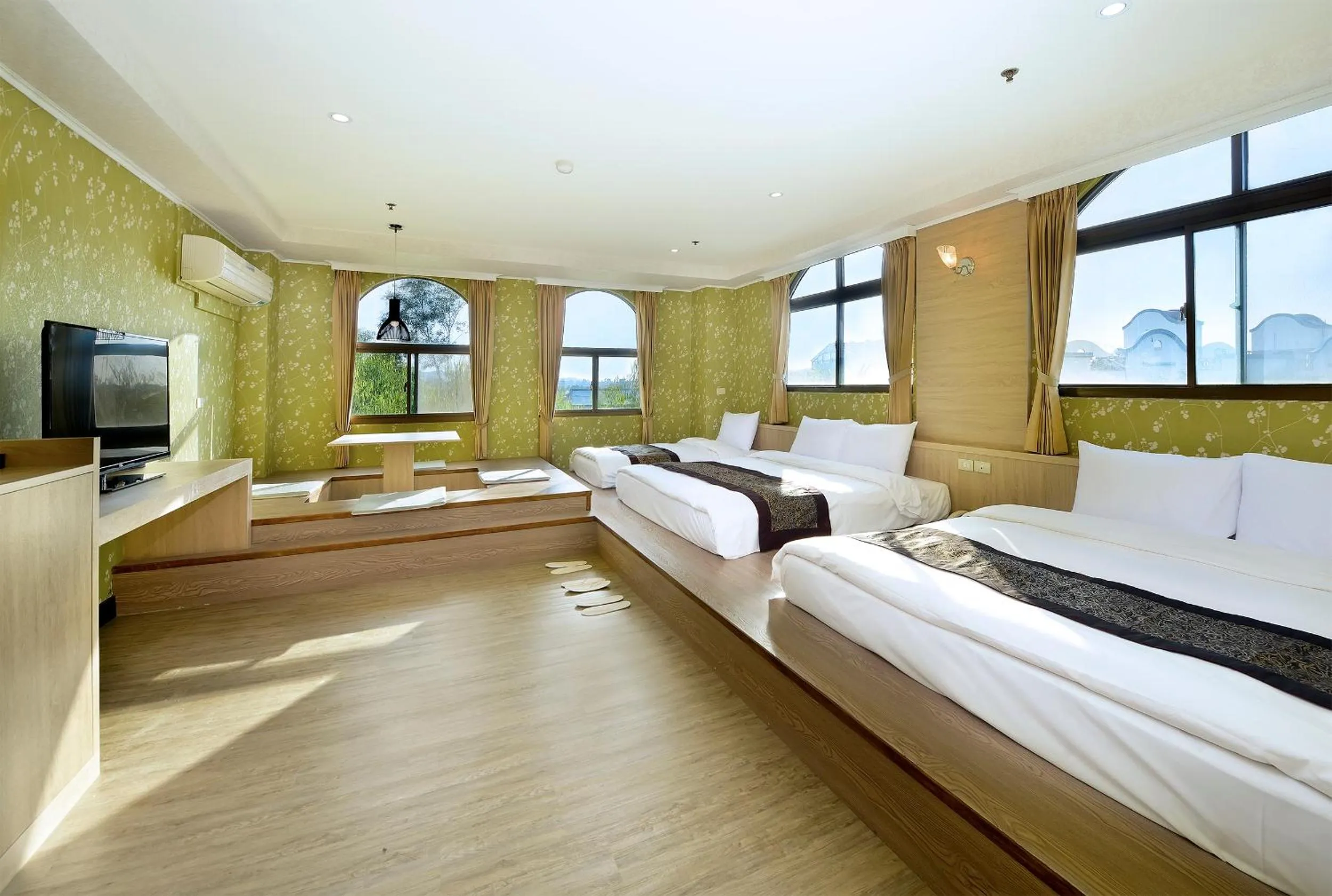 Bed in Jinsa Lakeside View Resort