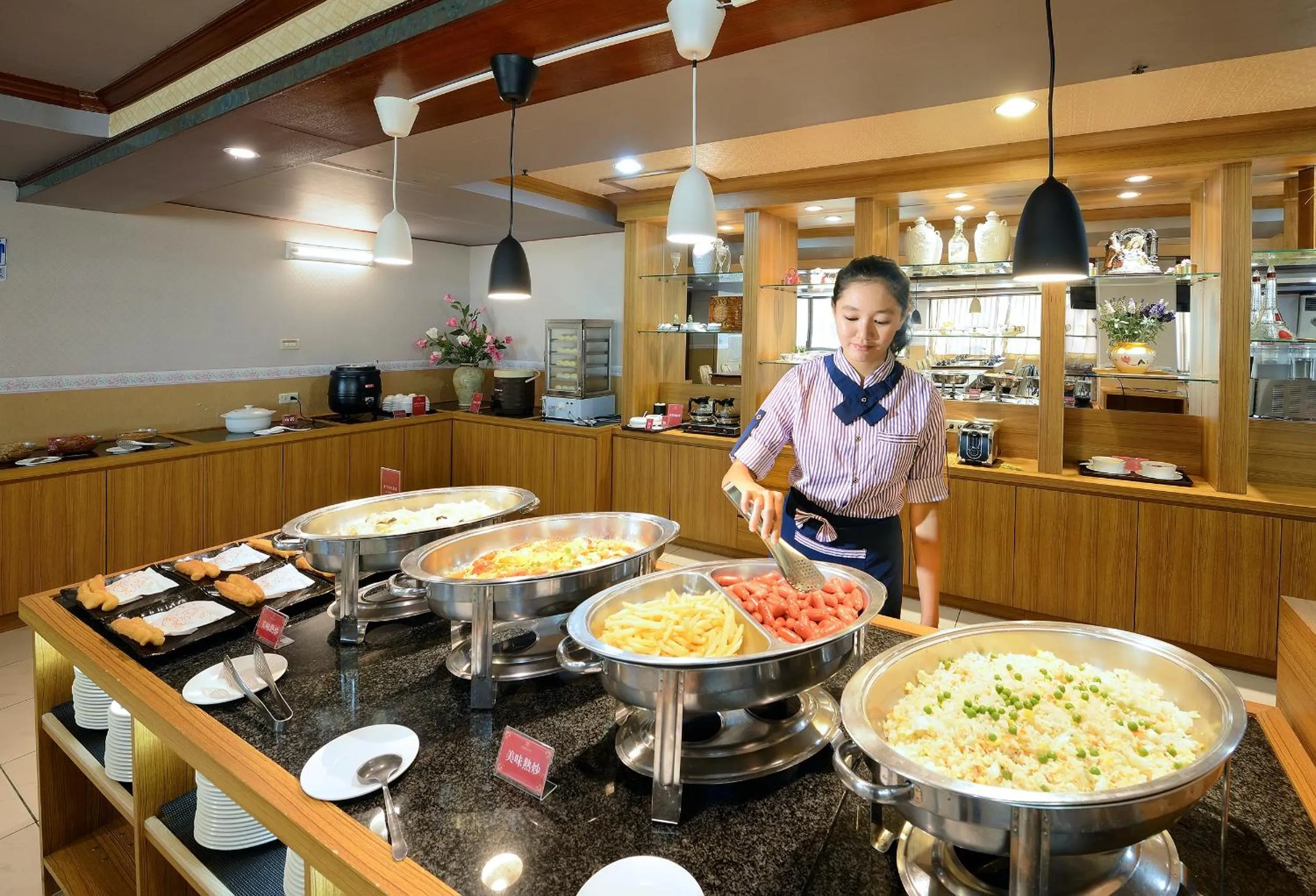 Buffet breakfast in Jinsa Lakeside View Resort