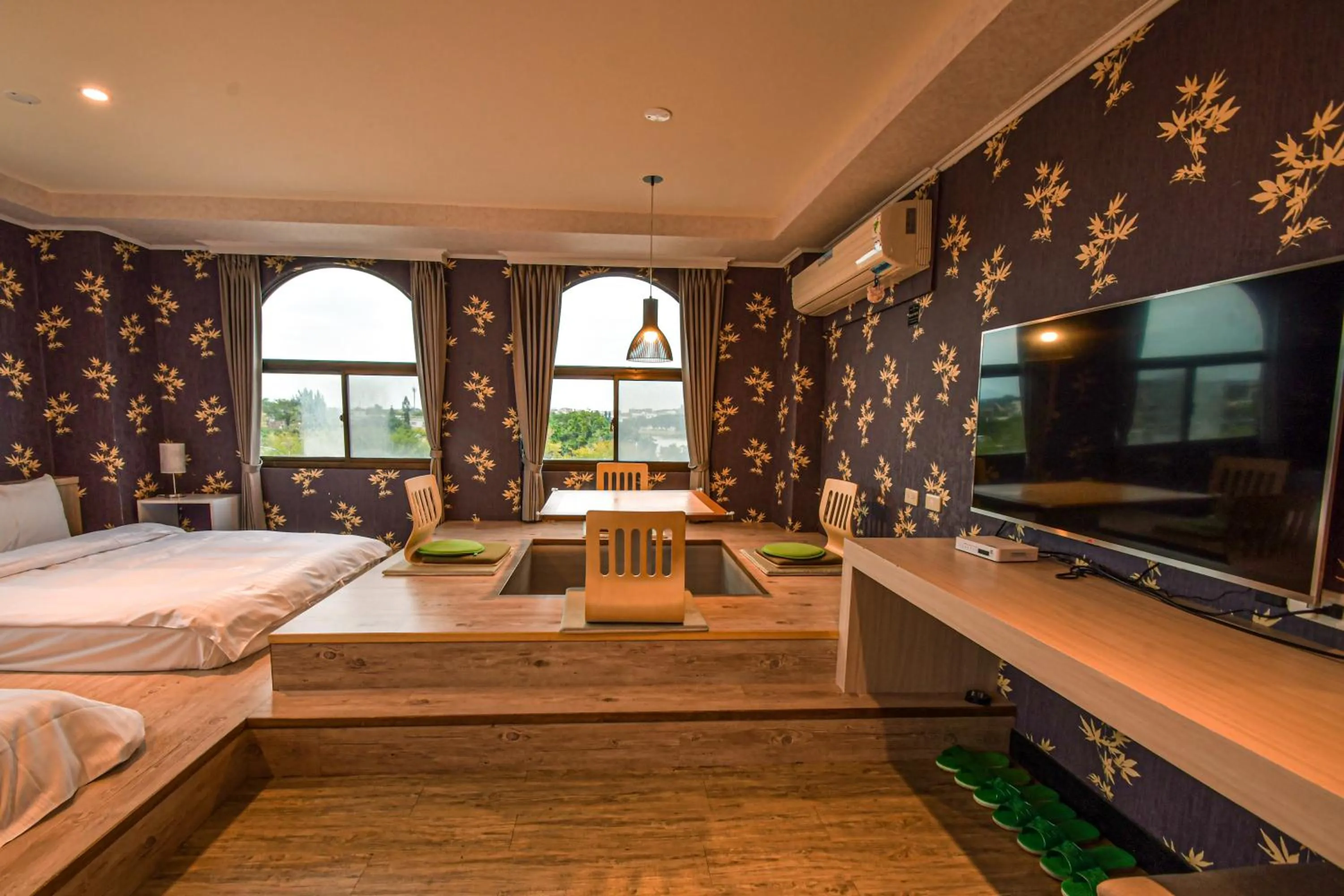 Bed in Jinsa Lakeside View Resort