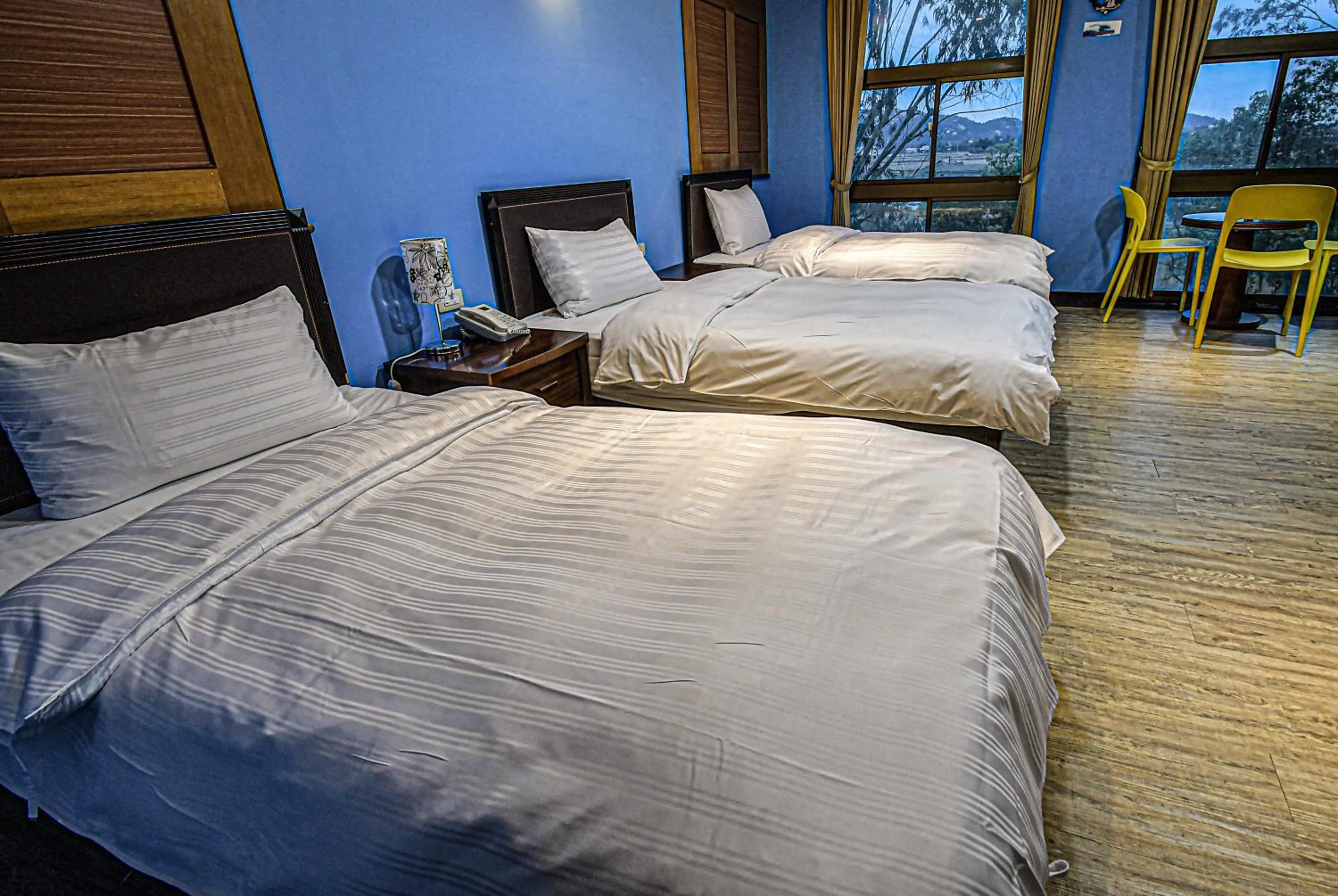 Bed in Jinsa Lakeside View Resort