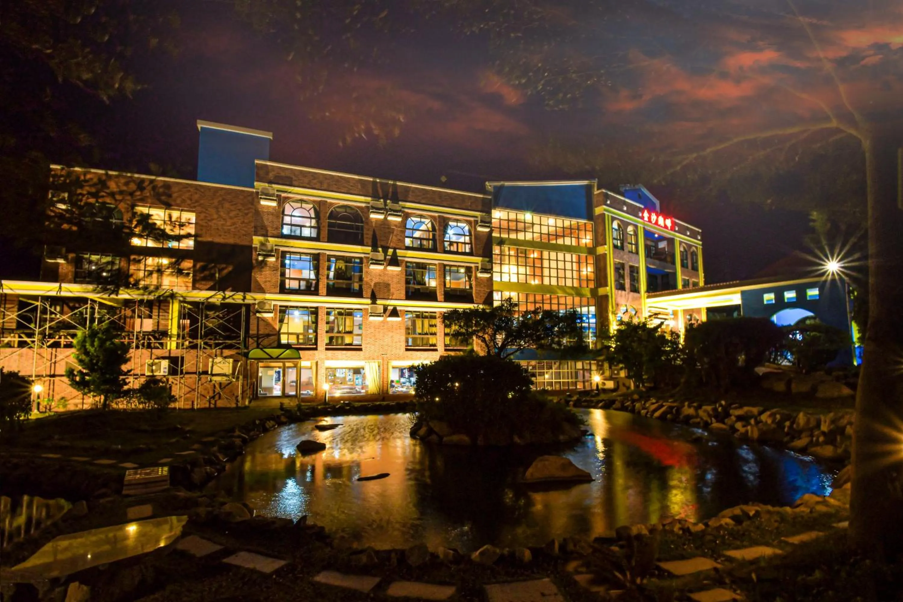 Property building in Jinsa Lakeside View Resort