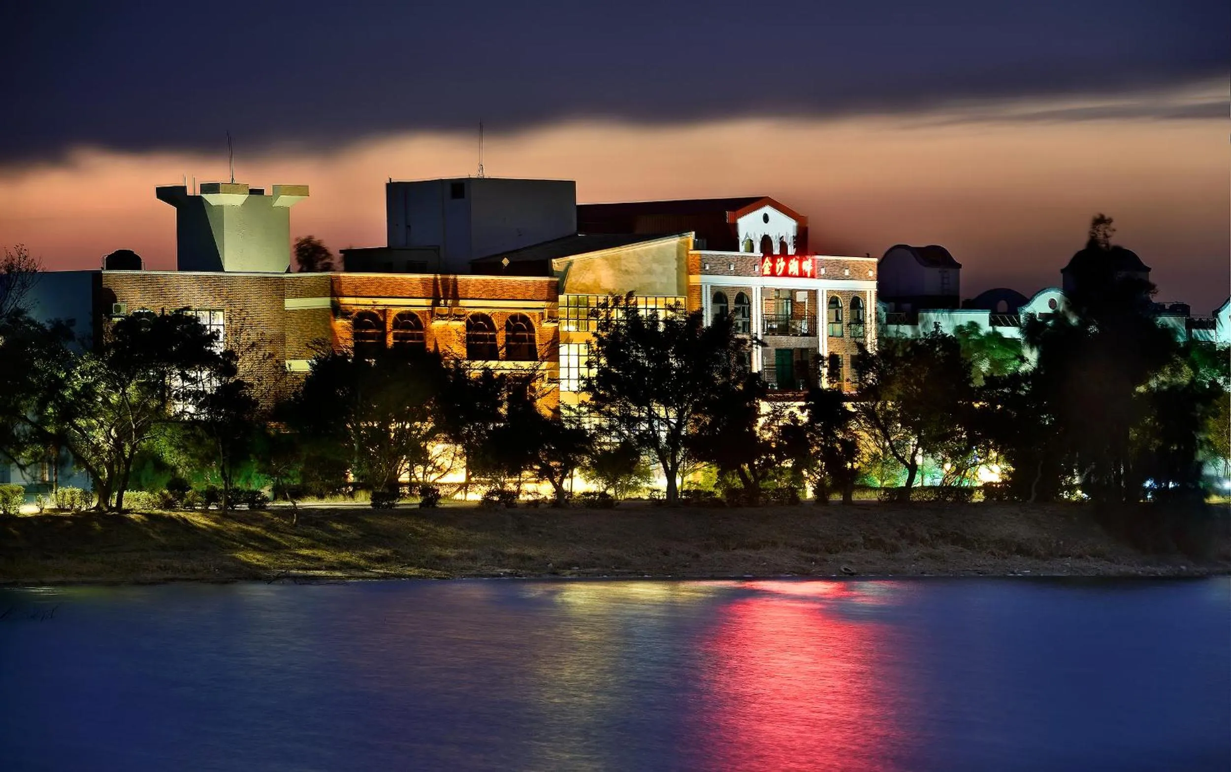 Property building in Jinsa Lakeside View Resort