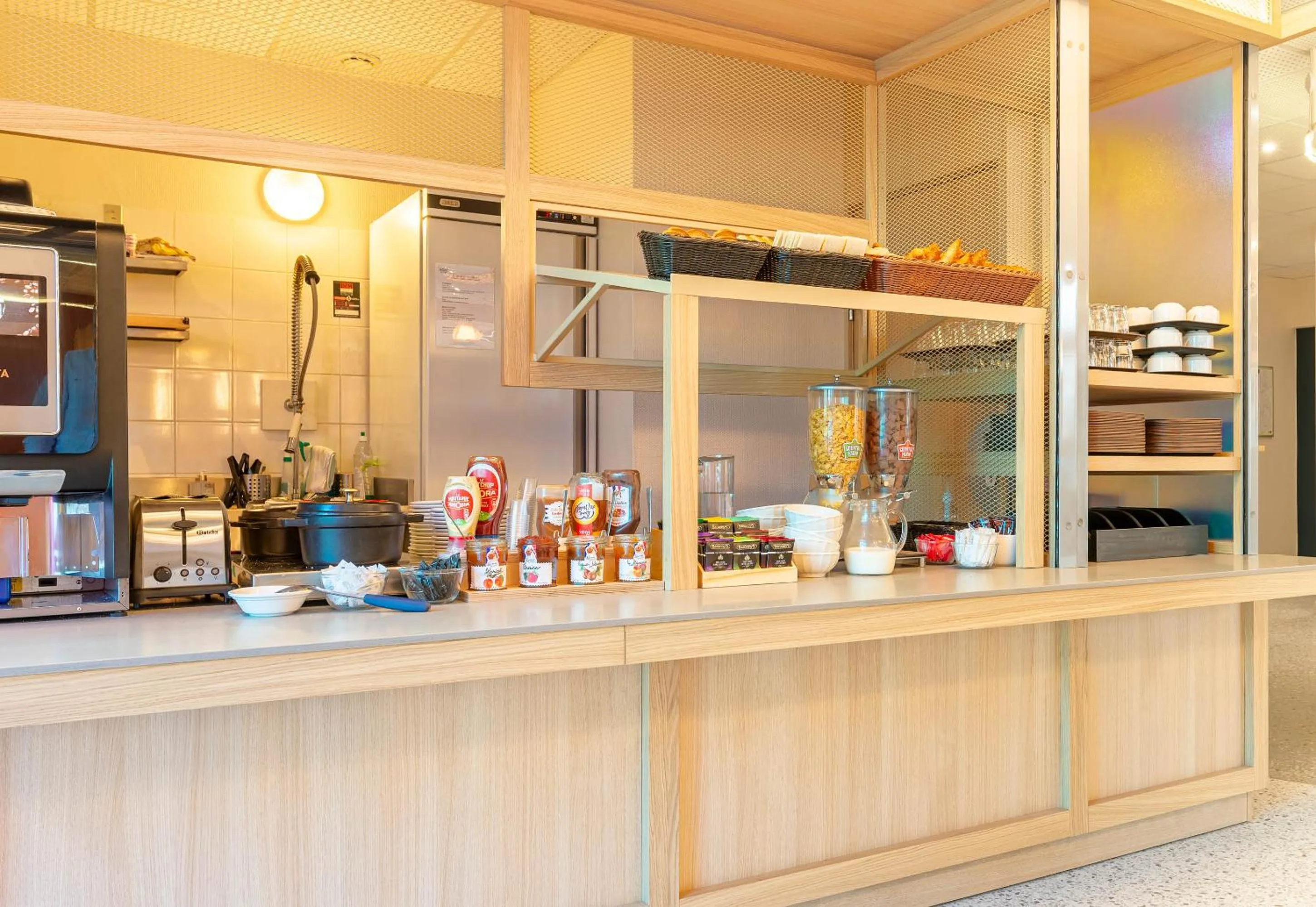 Breakfast in B&B HOTEL Nantes Centre