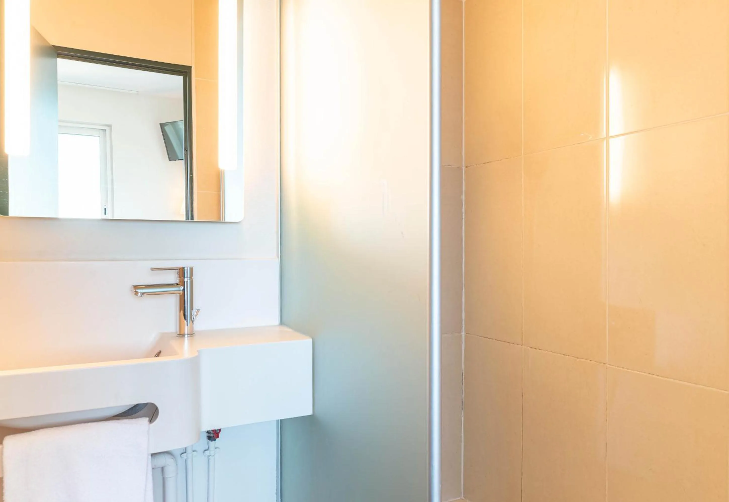 Bathroom in B&B HOTEL Nantes Centre