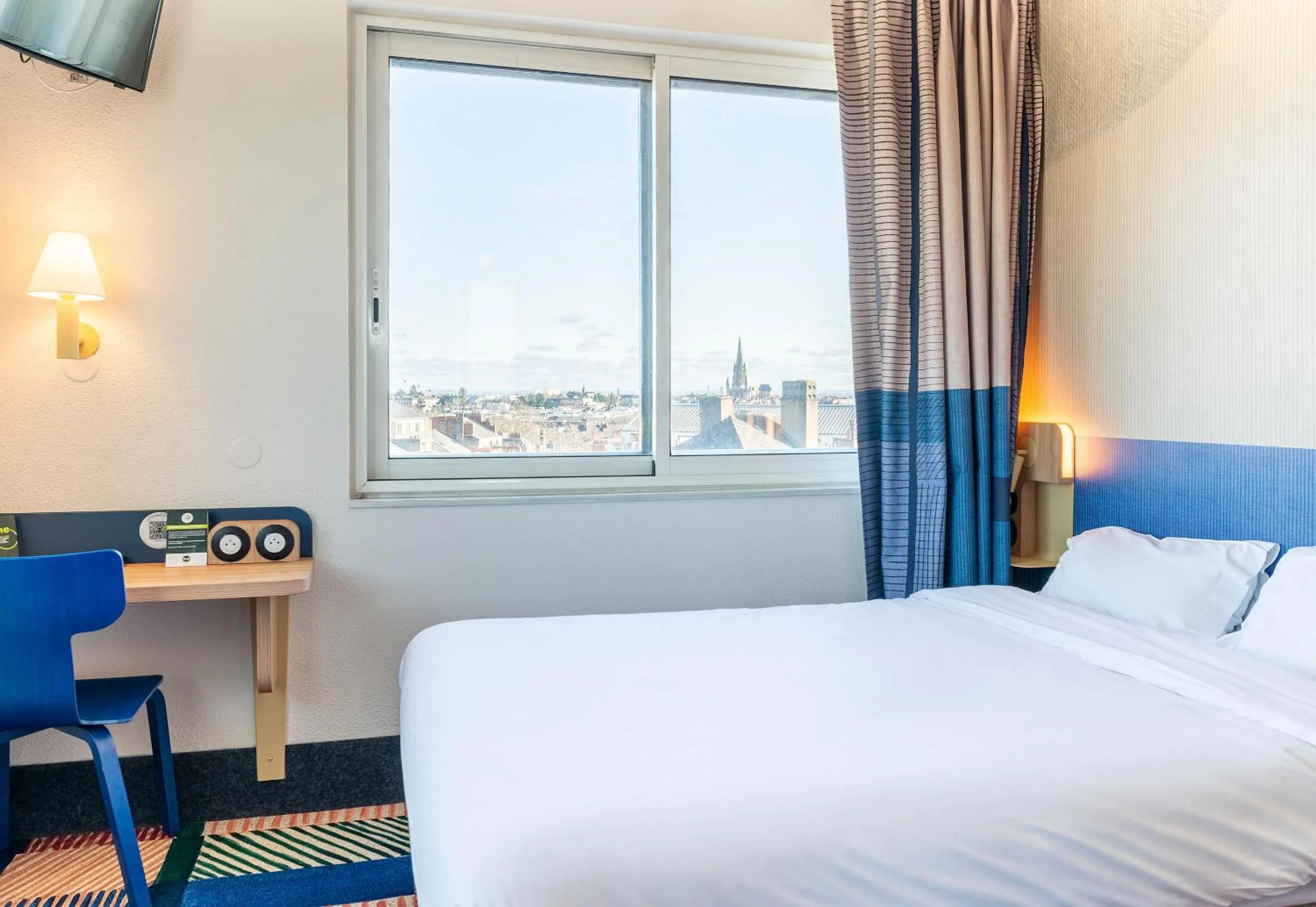 Bed in B&B HOTEL Nantes Centre