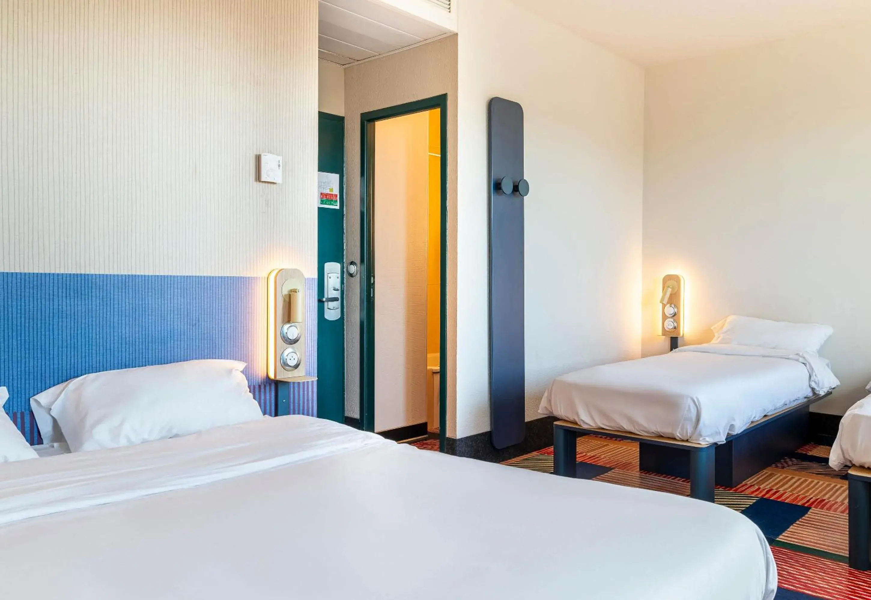 Triple Room in B&B HOTEL Nantes Centre Triple Room in B&B HOTEL Nantes Centre