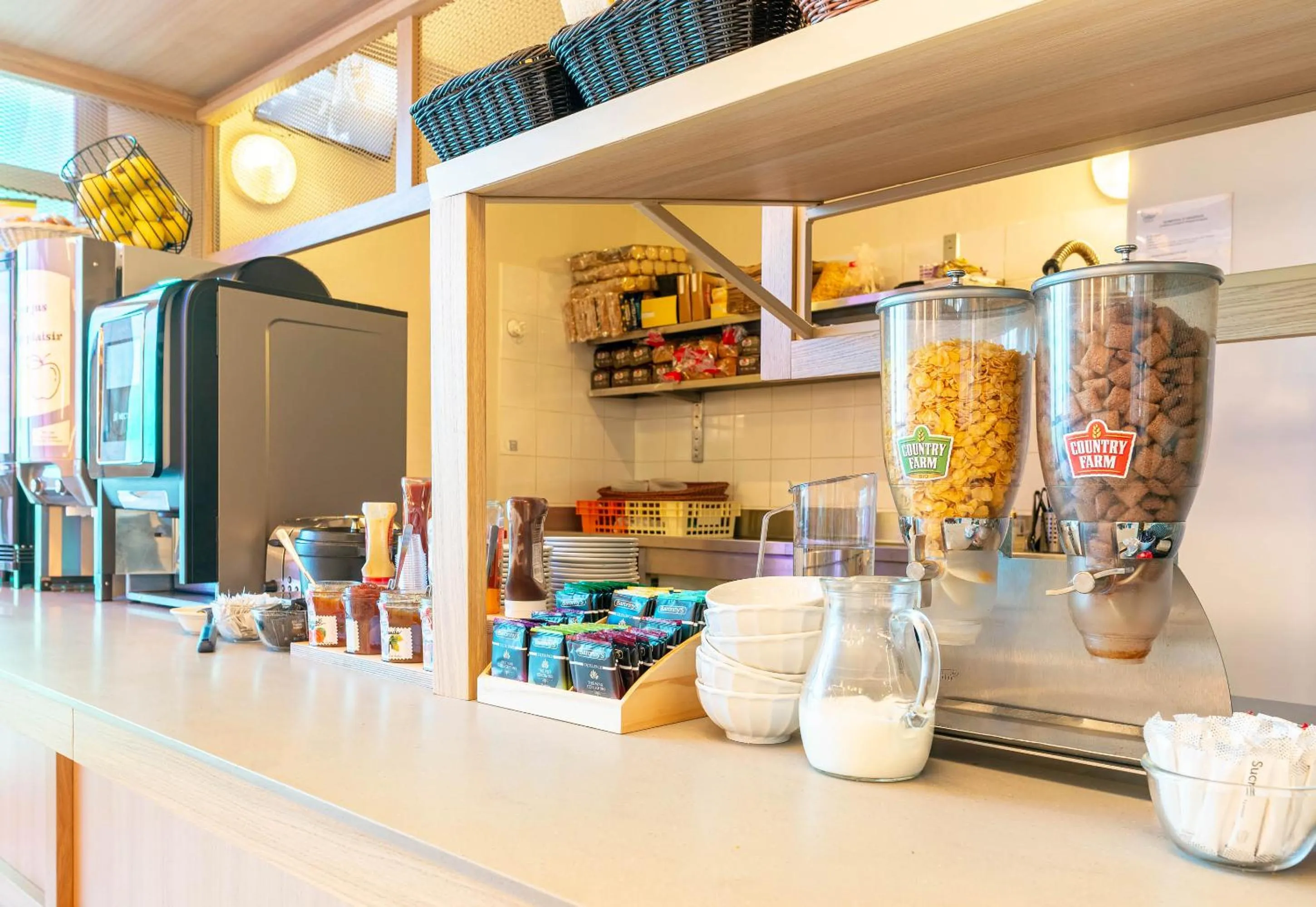 Breakfast in B&B HOTEL Nantes Centre